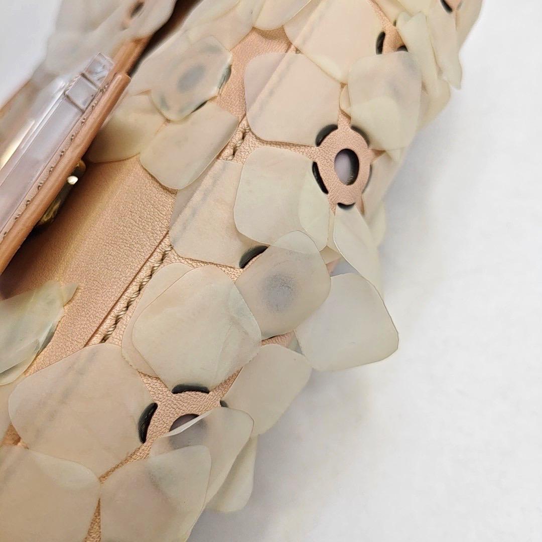 Fendi Baguette en cuir rose avec fleurs Boucle transparente en vente 11