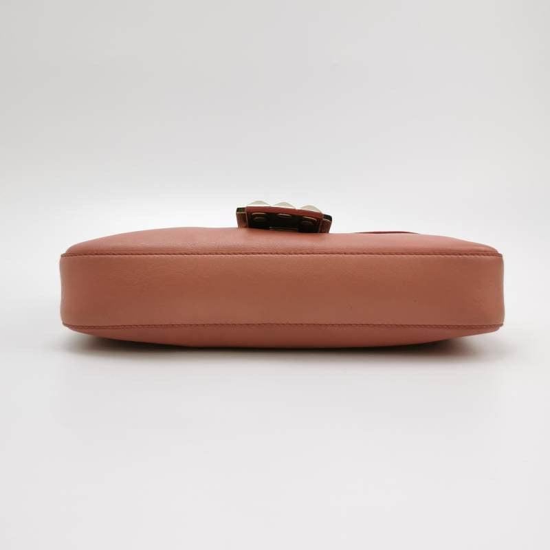 Fendi Baguette Pink Leather with Gold Studded Metal Buckle In Excellent Condition In AUBERVILLIERS, FR