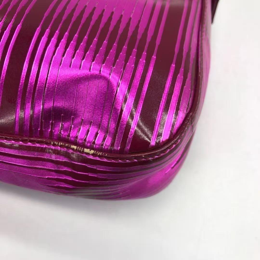 Fendi Baguette - Borsa a tracolla in vernice rosa a strisce con hardware dorato in vendita 6