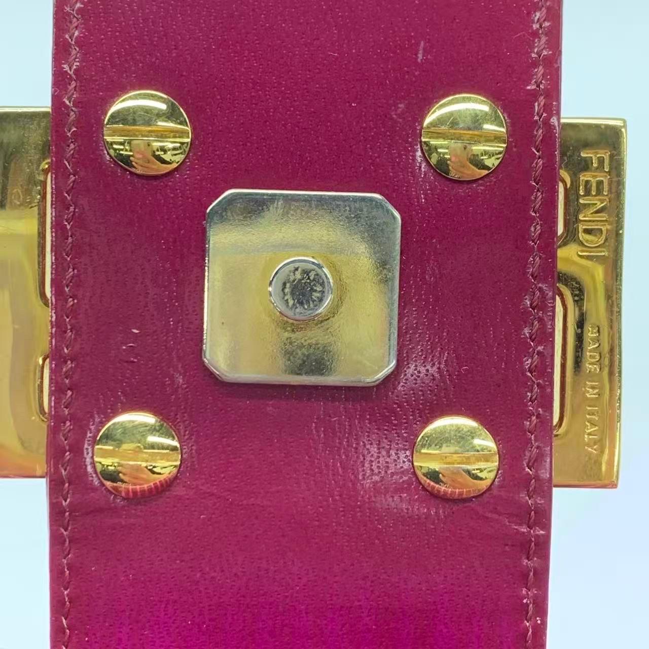 Fendi Baguette - Borsa a tracolla in vernice rosa a strisce con hardware dorato in vendita 9
