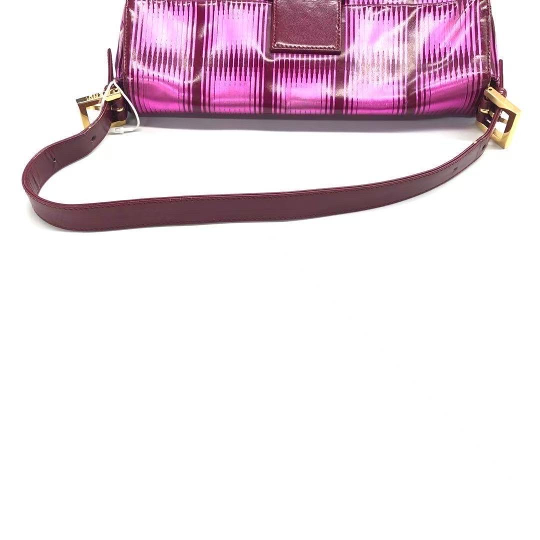 Fendi Baguette - Borsa a tracolla in vernice rosa a strisce con hardware dorato in vendita 1