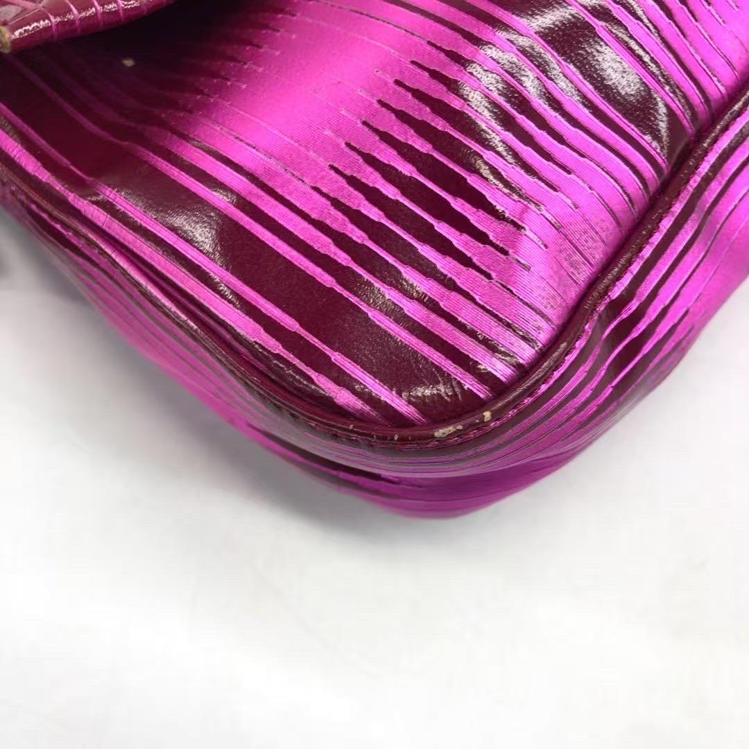 Fendi Baguette - Borsa a tracolla in vernice rosa a strisce con hardware dorato in vendita 2