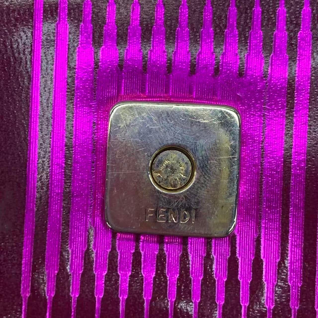 Fendi Baguette - Borsa a tracolla in vernice rosa a strisce con hardware dorato in vendita 4