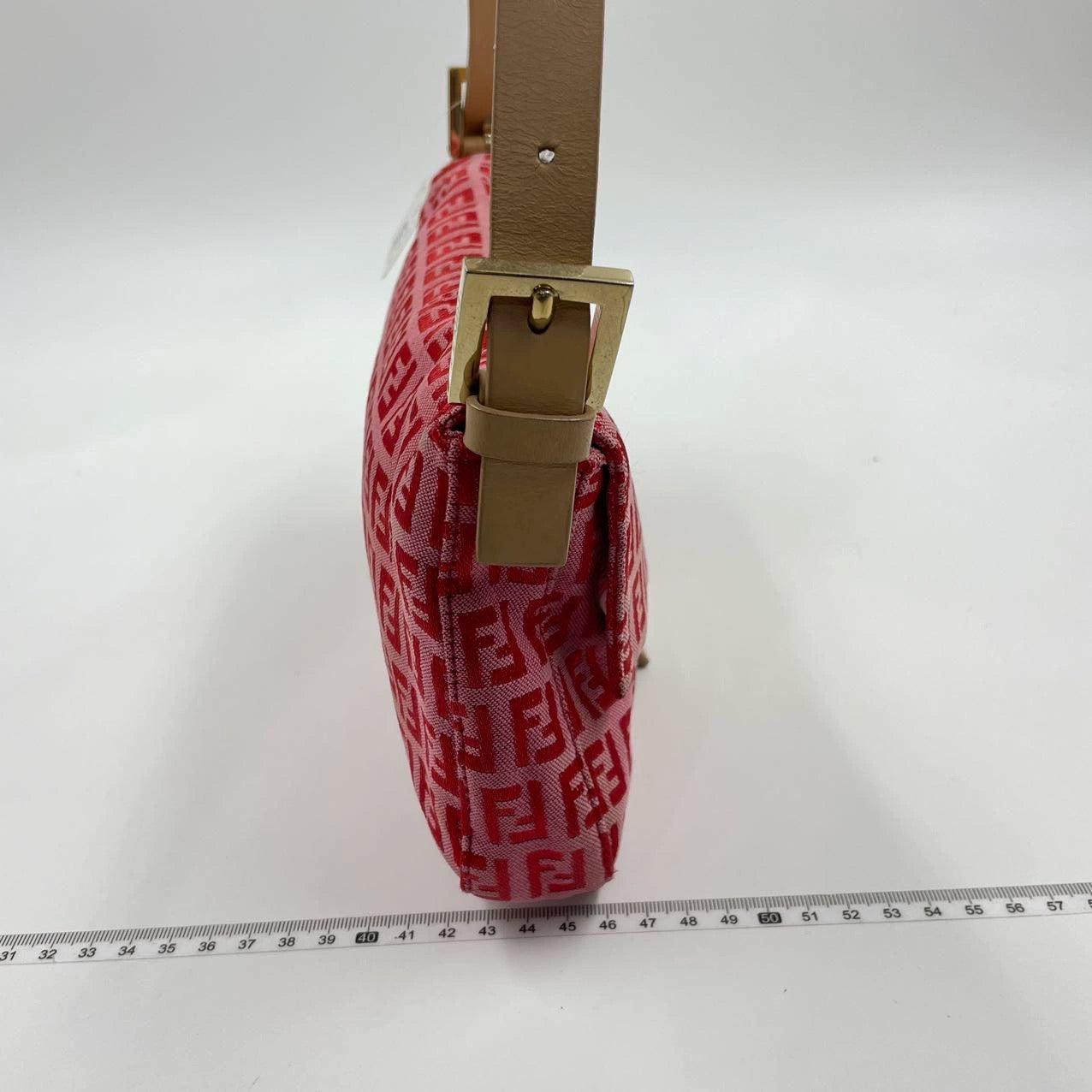 Fendi Baguette Pink Zucchino Monogram Shoulder Bag In Good Condition For Sale In AUBERVILLIERS, FR
