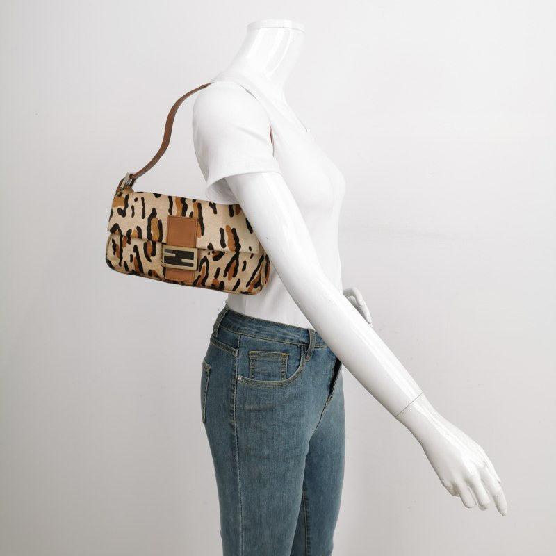 Fendi Baguette Pony hair in leopard print Brown
 These are professional photos of the actual bag offered by Luxbags.
 Get ahead of the fashion curve with the Fendi Baguette Pony hair shoulder bag in leopard print. Made with high-quality ponyhair and