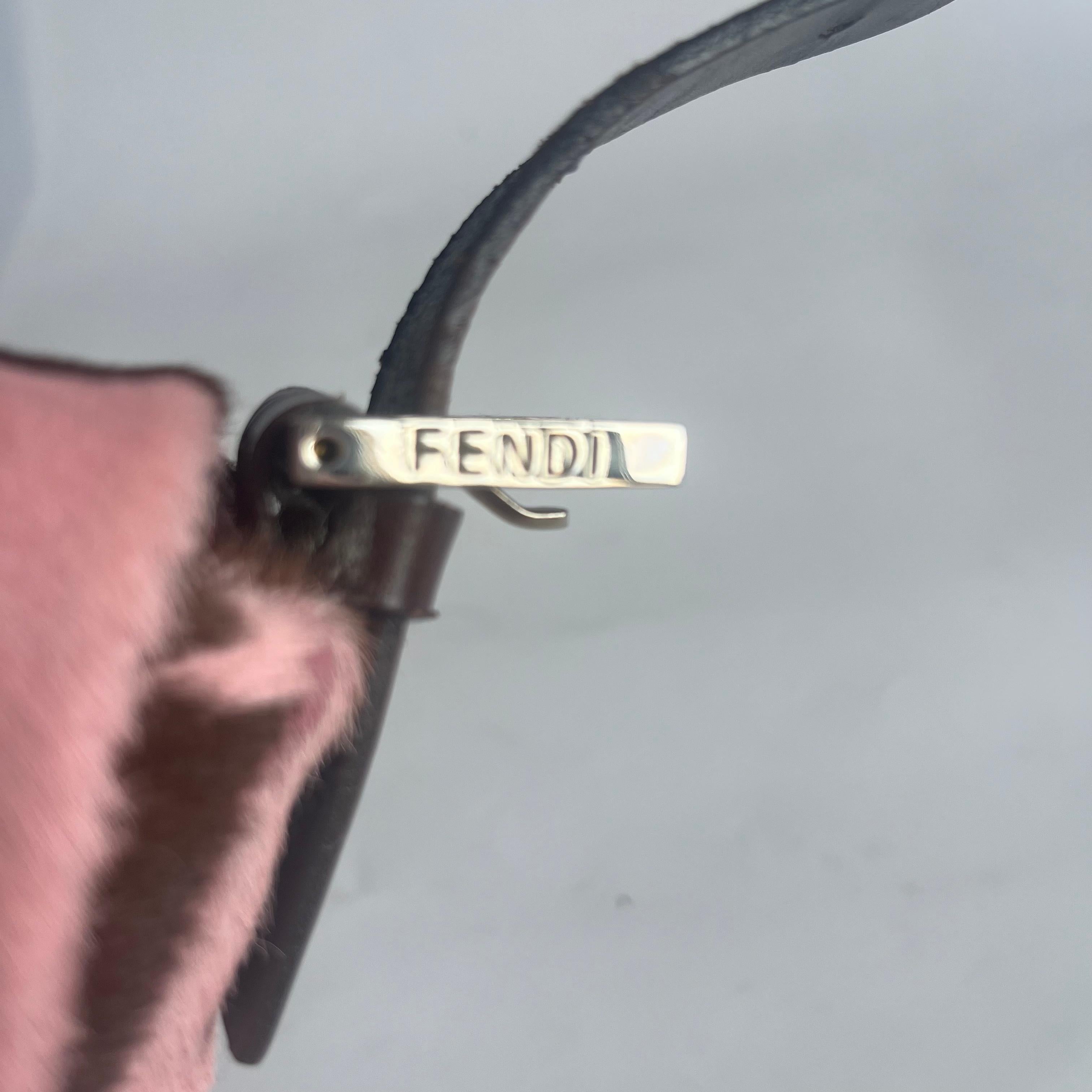 Fendi sac à bandoulière en cuir de veau style poney baguette rose imprimé vache en vente 6