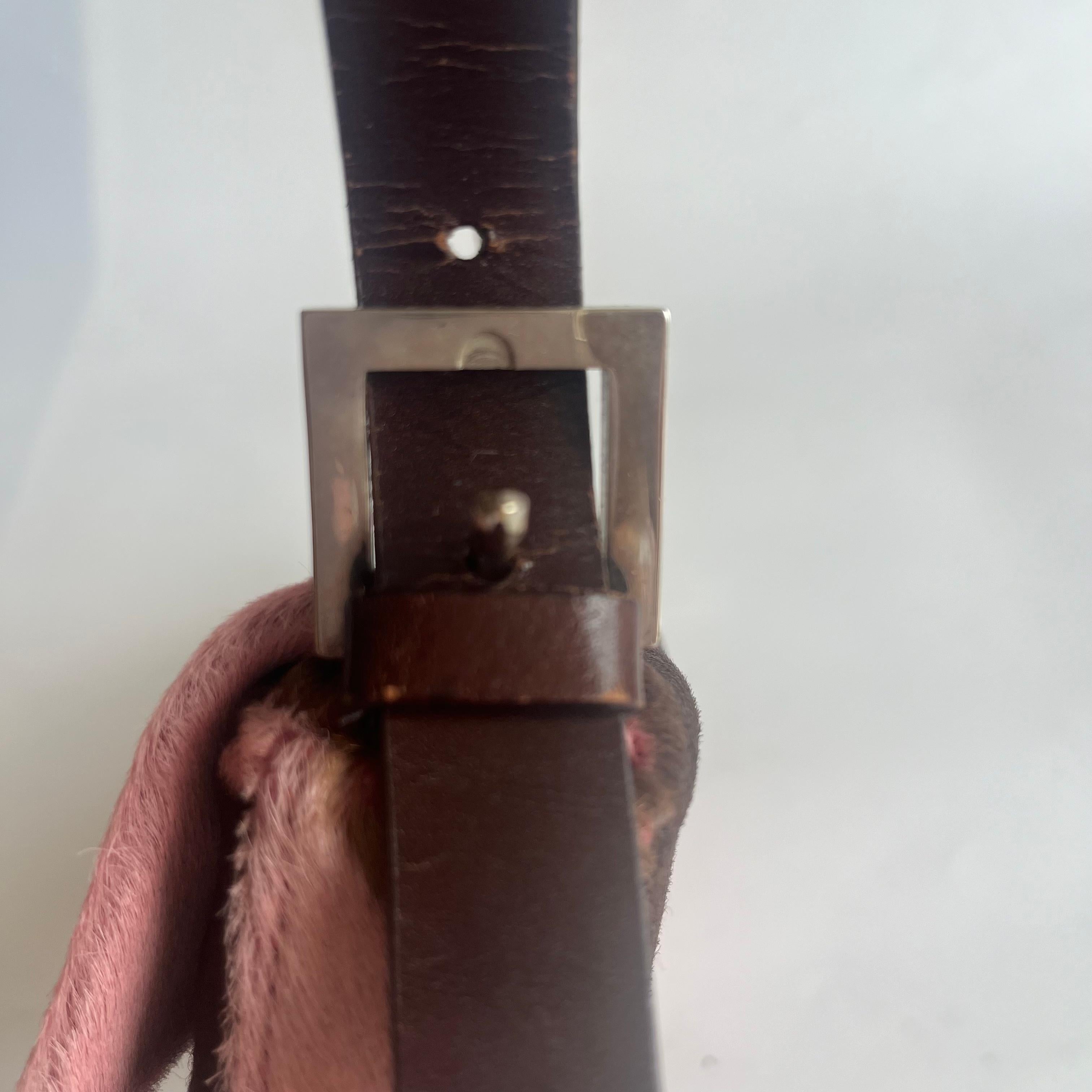 Fendi sac à bandoulière en cuir de veau style poney baguette rose imprimé vache en vente 7