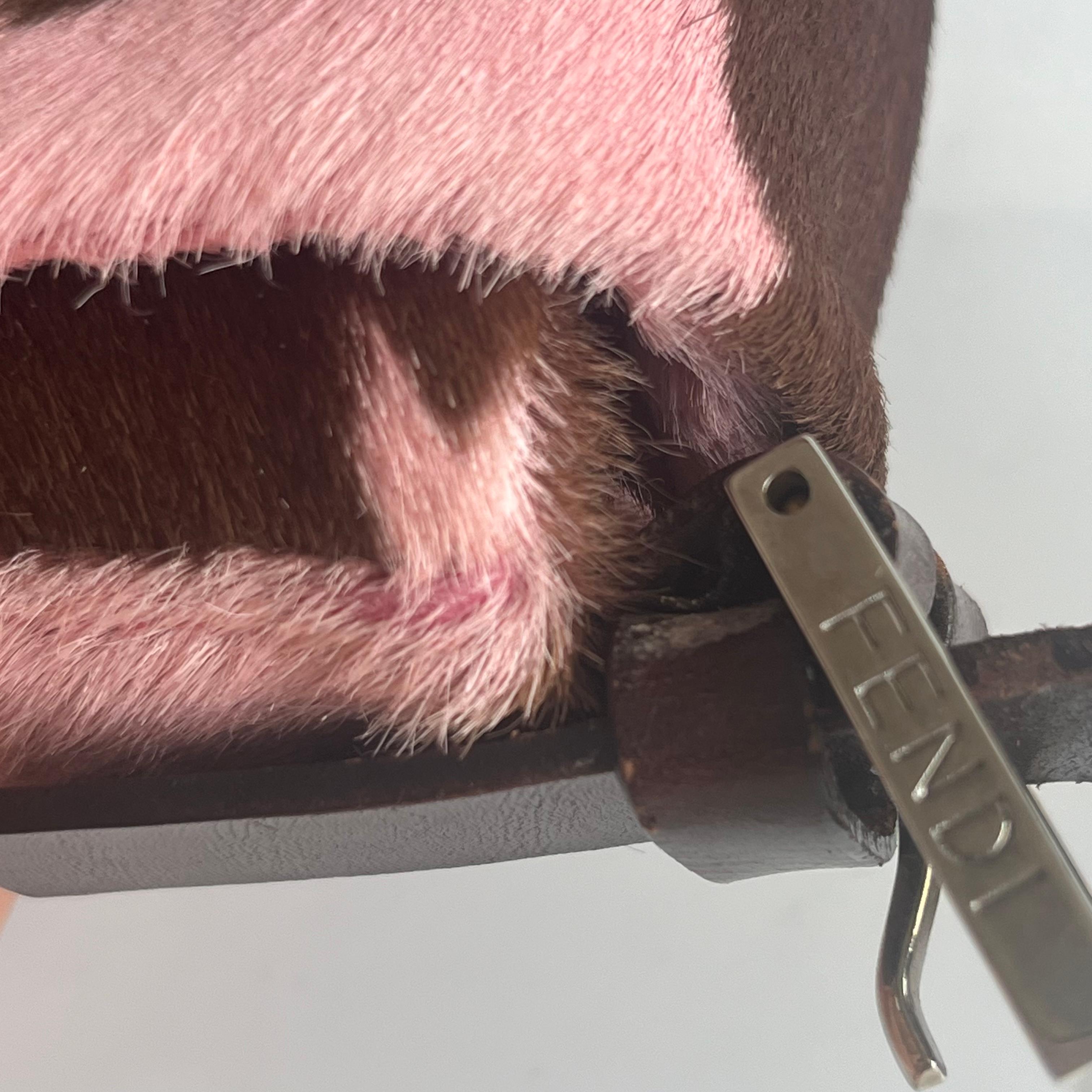 Fendi sac à bandoulière en cuir de veau style poney baguette rose imprimé vache en vente 11