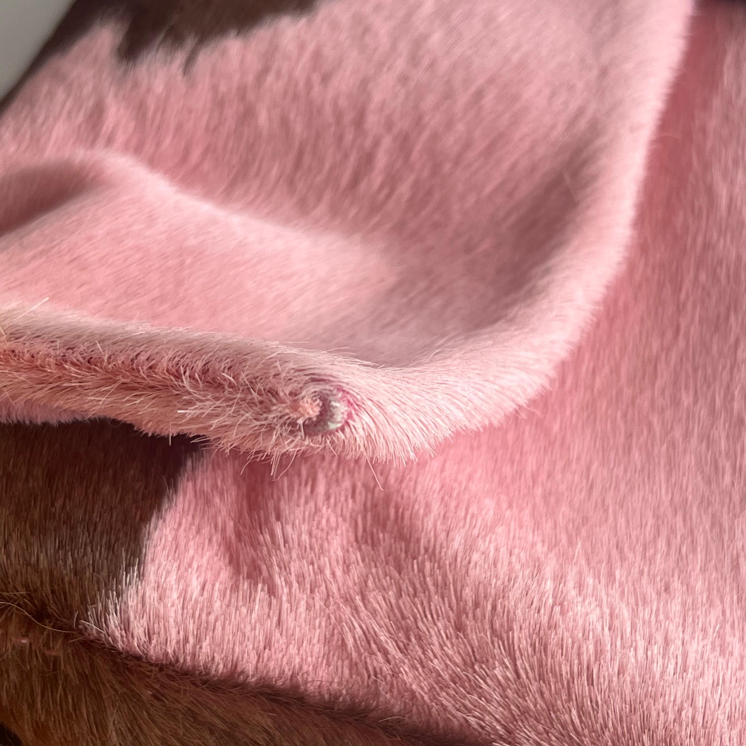 Fendi sac à bandoulière en cuir de veau style poney baguette rose imprimé vache en vente 12