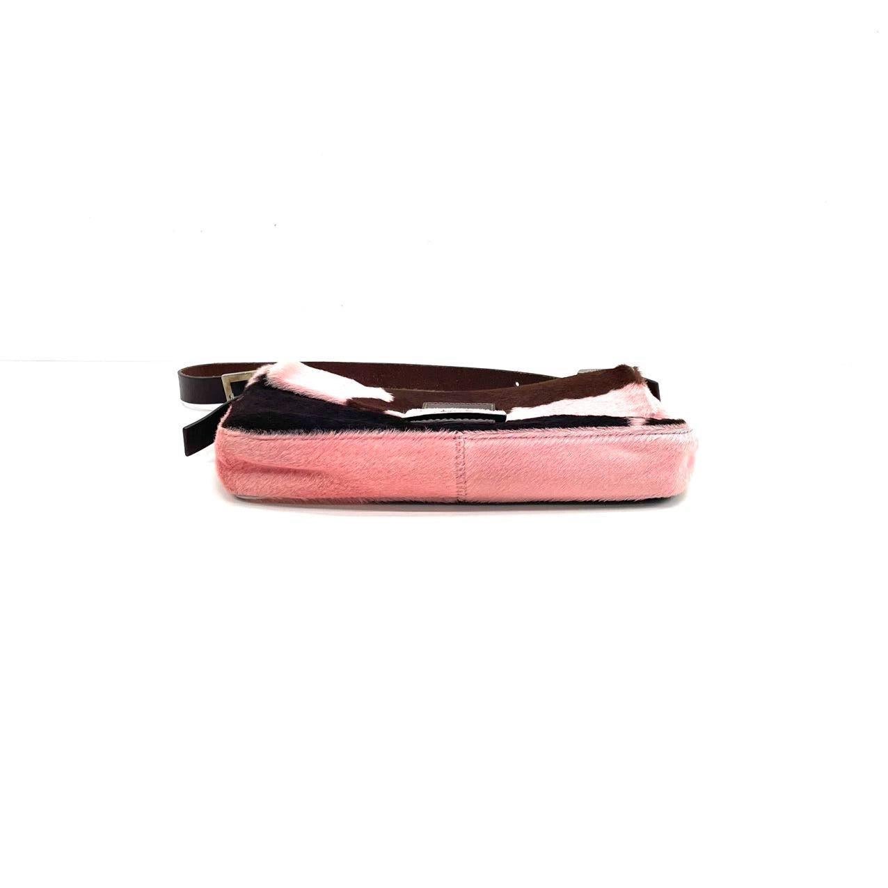 Fendi Baguette Pony-style Calfskin Leather Shoulder Bag in Pink Cow Print In Good Condition In AUBERVILLIERS, FR