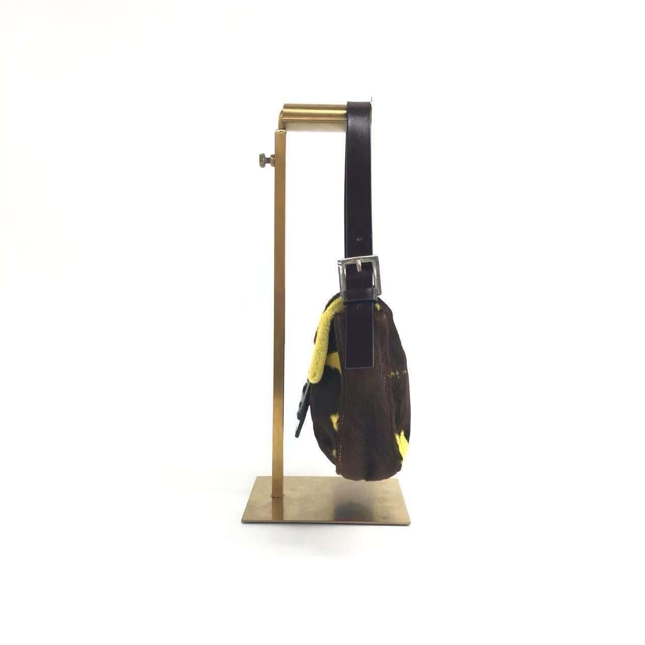 Fendi Baguette Pony-style Calfskin Leather Shoulder Bag in Yellow Cow Print In Good Condition For Sale In AUBERVILLIERS, FR