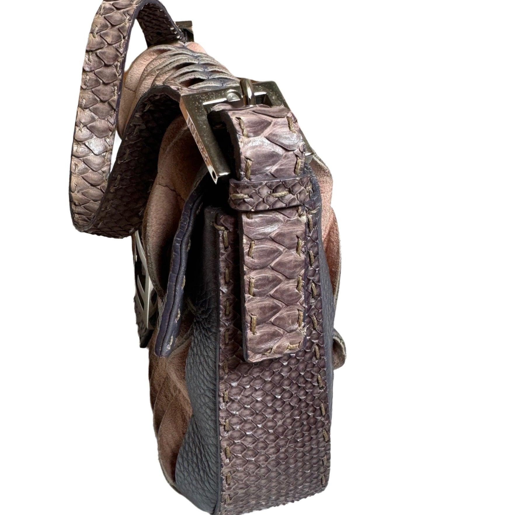 Fendi Baguette Purple Snakeskin Cutout Shoulder Bag In Excellent Condition For Sale In AUBERVILLIERS, FR