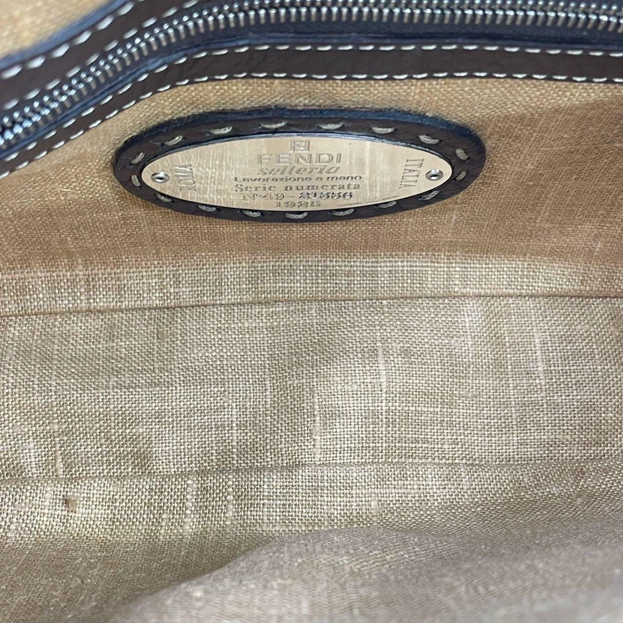 Fendi - Sac à bandoulière Baguette en raphia et cuir beige et Brown en vente 5