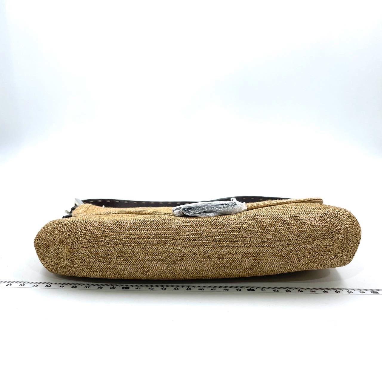 Fendi - Sac à bandoulière Baguette en raphia et cuir beige et Brown en vente 10