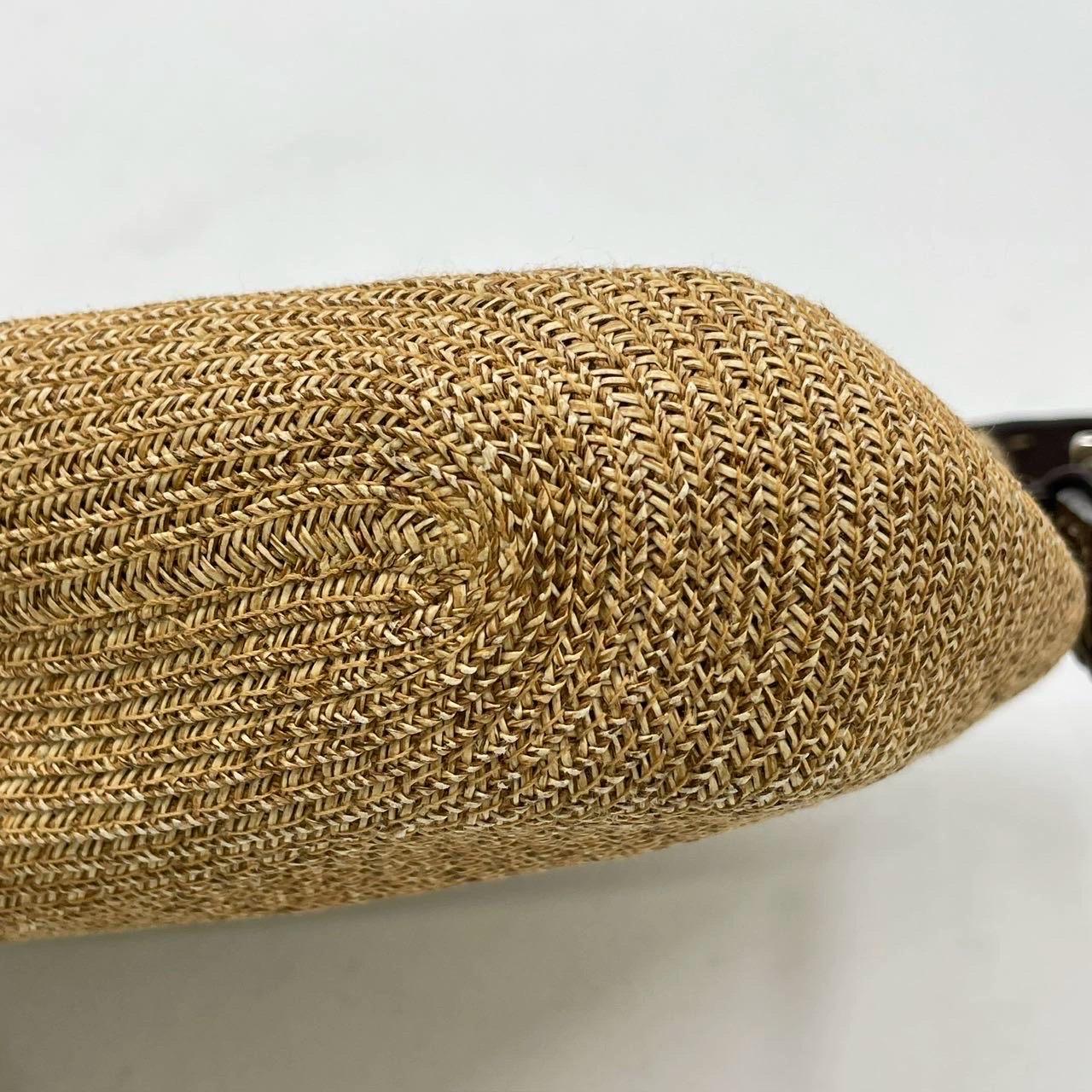Fendi - Sac à bandoulière Baguette en raphia et cuir beige et Brown en vente 12