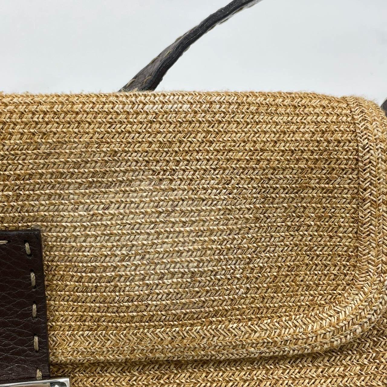 Fendi - Sac à bandoulière Baguette en raphia et cuir beige et Brown en vente 14