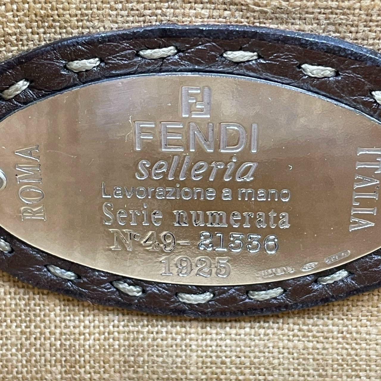 Fendi - Sac à bandoulière Baguette en raphia et cuir beige et Brown en vente 15