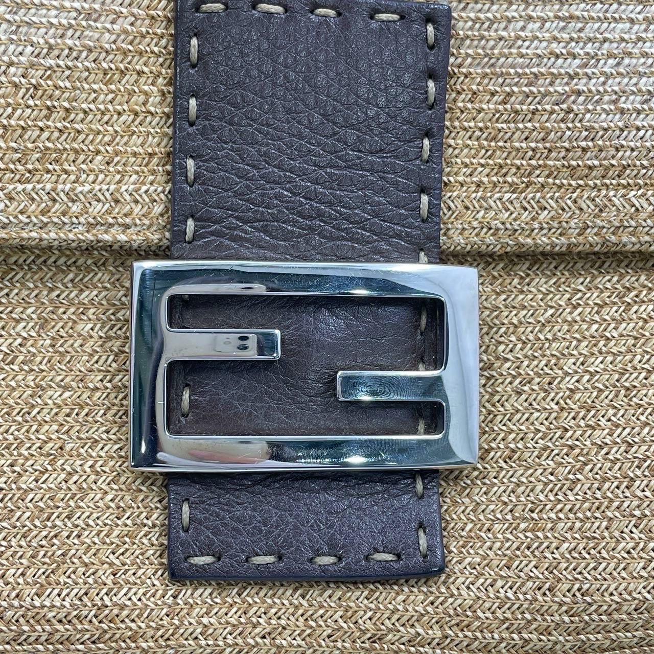 Fendi - Sac à bandoulière Baguette en raphia et cuir beige et Brown en vente 3