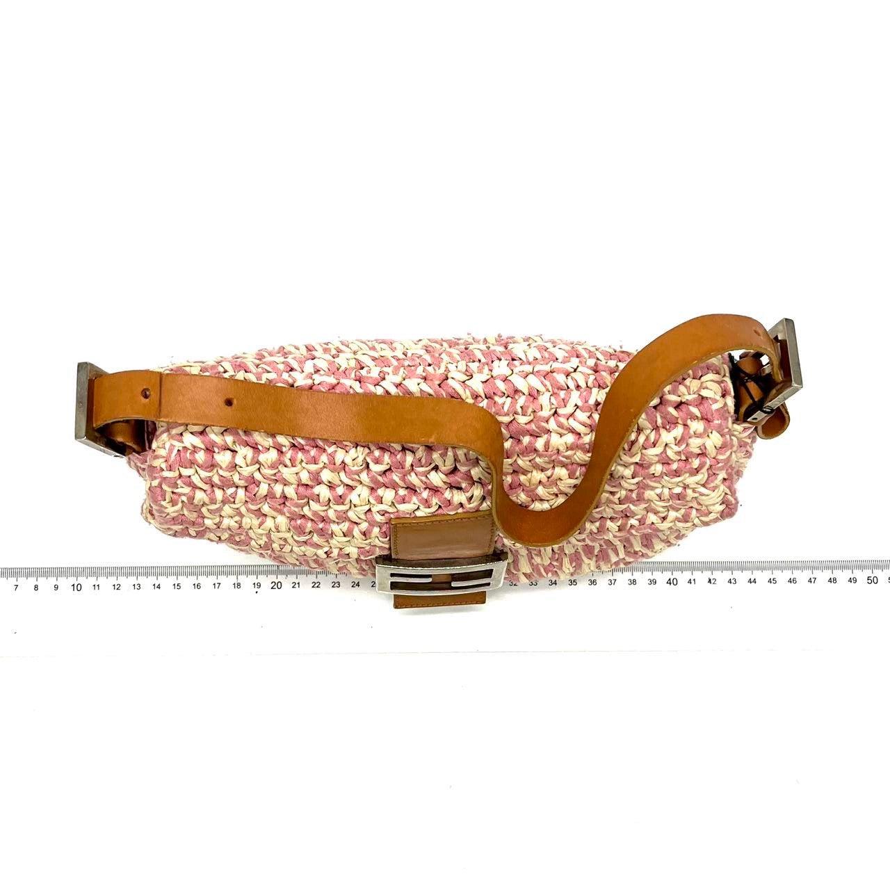 Fendi Baguette Raffia Straw Multicolor Shoulder Bag In Good Condition In AUBERVILLIERS, FR