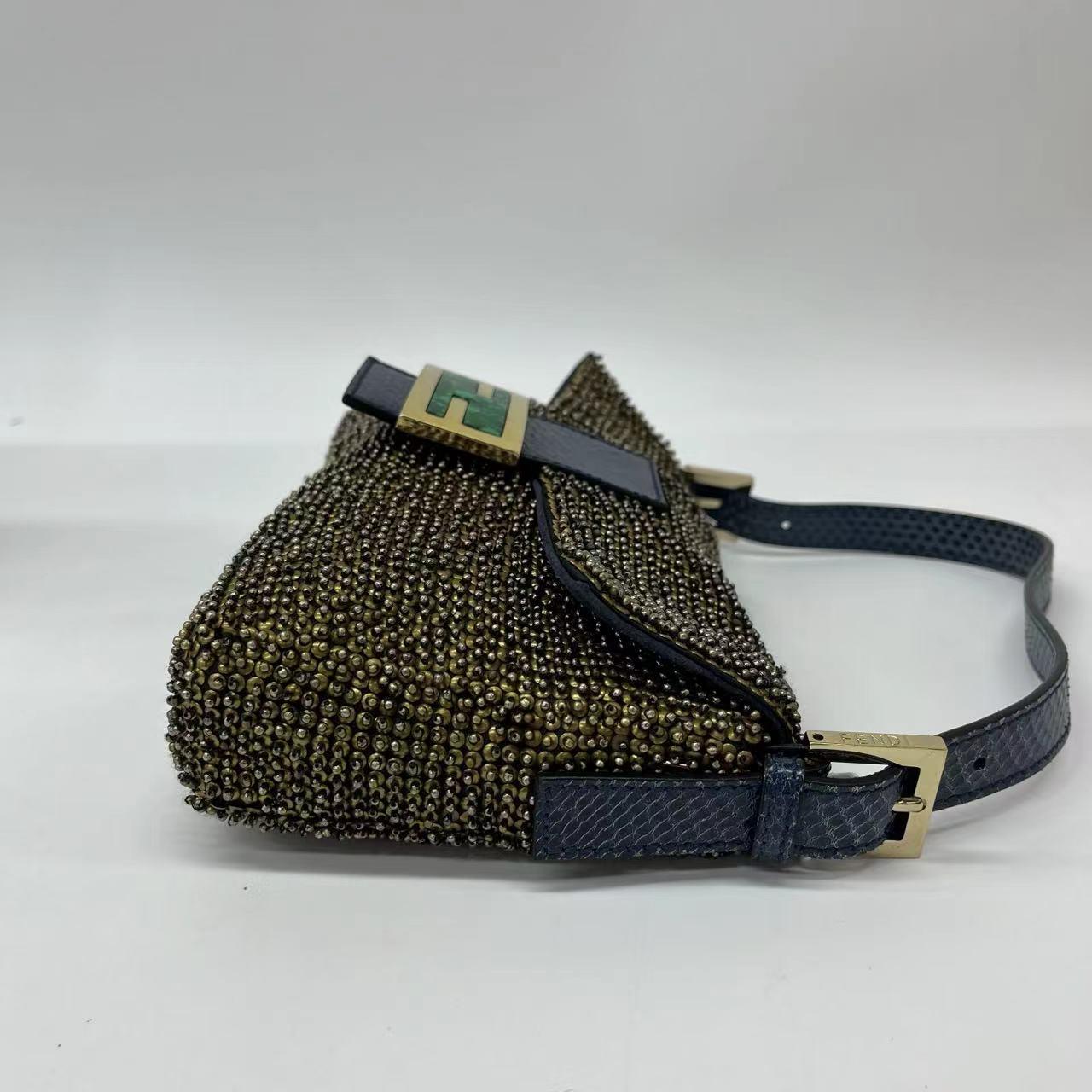 Fendi Baguette Rare Vintage Gold Metallic Beaded Snake-skin Trimmed Shoulder Bag In Excellent Condition In AUBERVILLIERS, FR