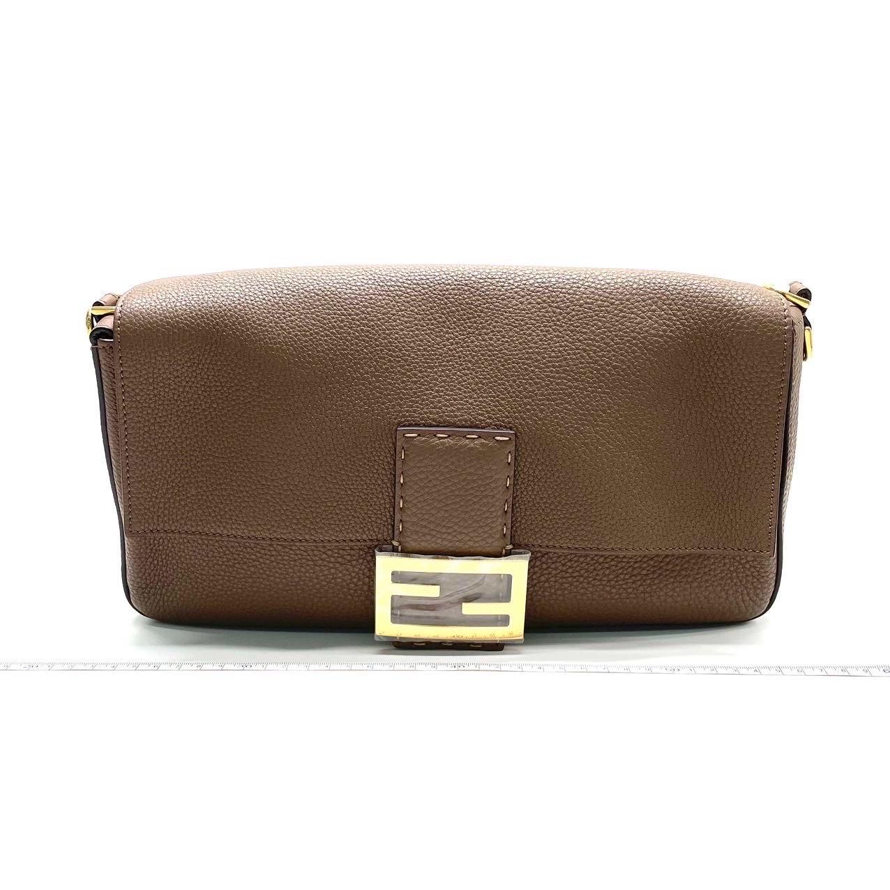 Fendi Baguette Selleria Calfskin Leather Crossbody Bag Large Brown In Excellent Condition In AUBERVILLIERS, FR