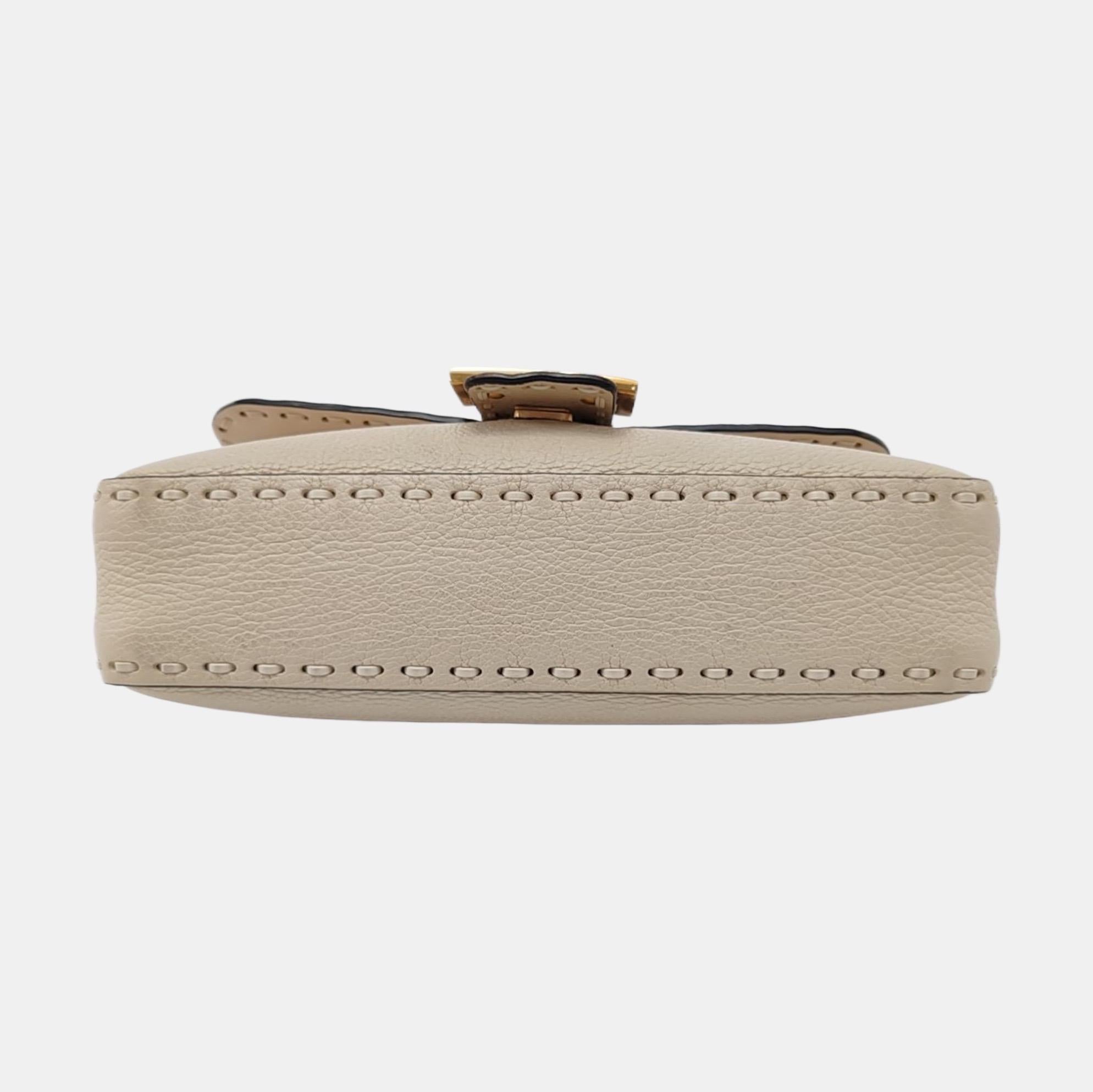 De las mujeres Fendi Baguette Selleria Bolso Crossbody de piel de becerro Blanco hueso mediano en venta