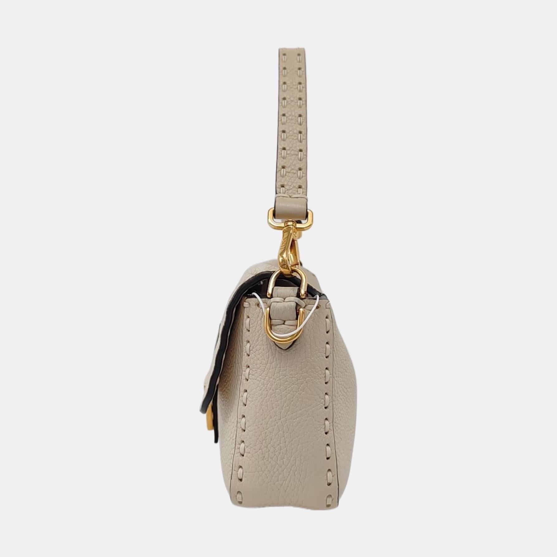 Fendi Baguette Selleria Bolso Crossbody de piel de becerro Blanco hueso mediano en venta 1