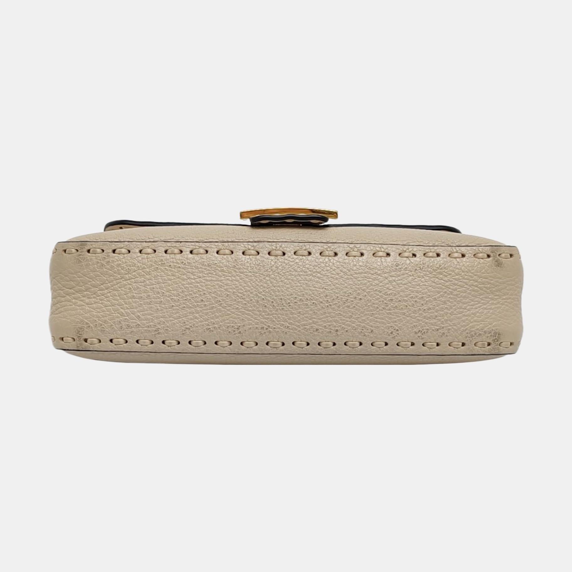 Fendi Baguette Selleria Medium Off White Medium Crossbody in pelle di vitello in vendita 1