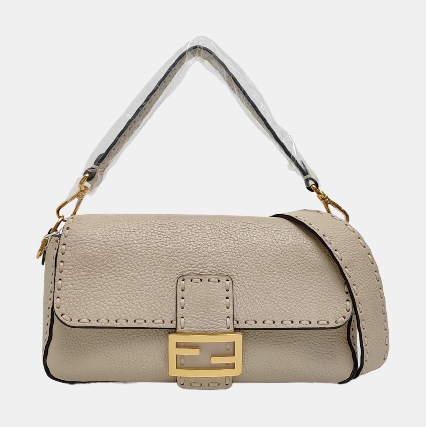 Fendi Baguette Selleria Medium Off White Medium Crossbody in pelle di vitello in vendita 3