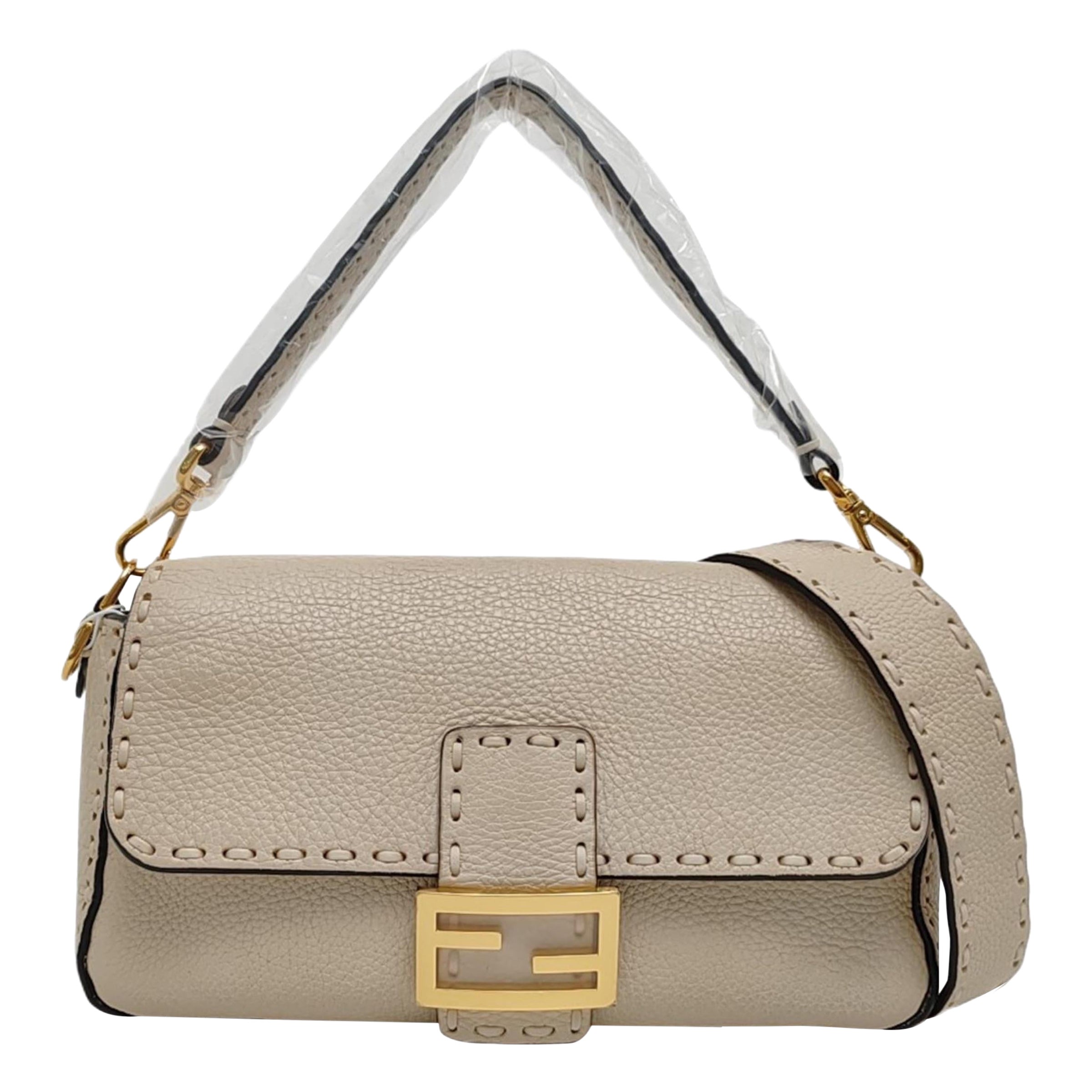 Fendi Baguette Selleria Medium Off White Medium Crossbody in pelle di vitello