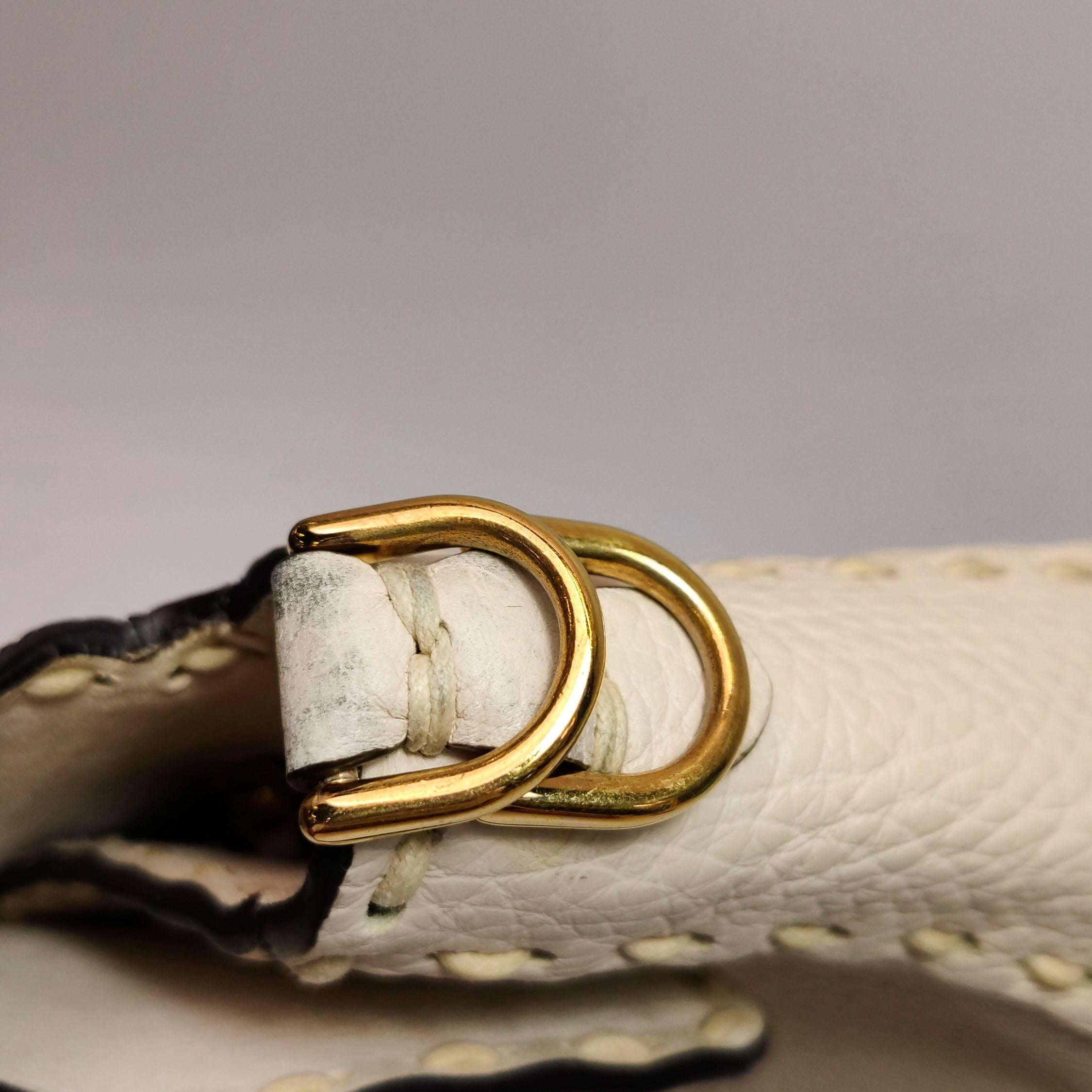 Fendi Baguette Selleria Medium Sac à bandoulière en cuir de veau blanc en vente 5