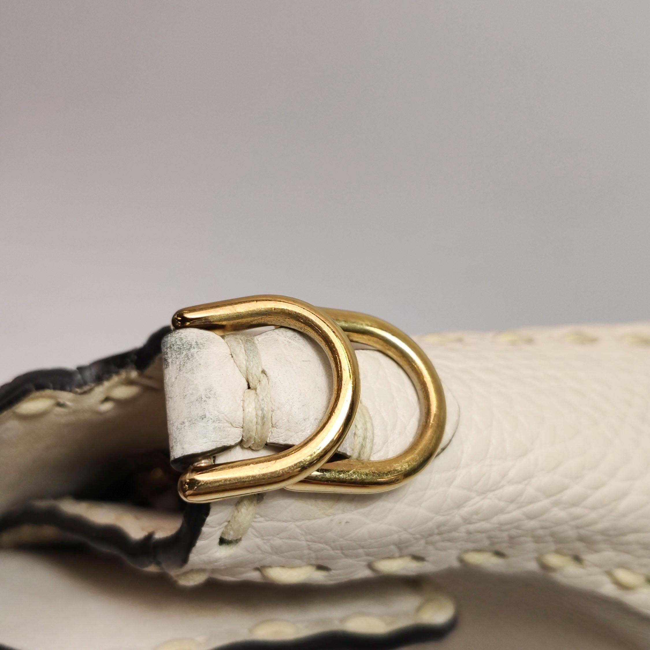 Fendi Baguette Selleria Medium Sac à bandoulière en cuir de veau blanc en vente 7