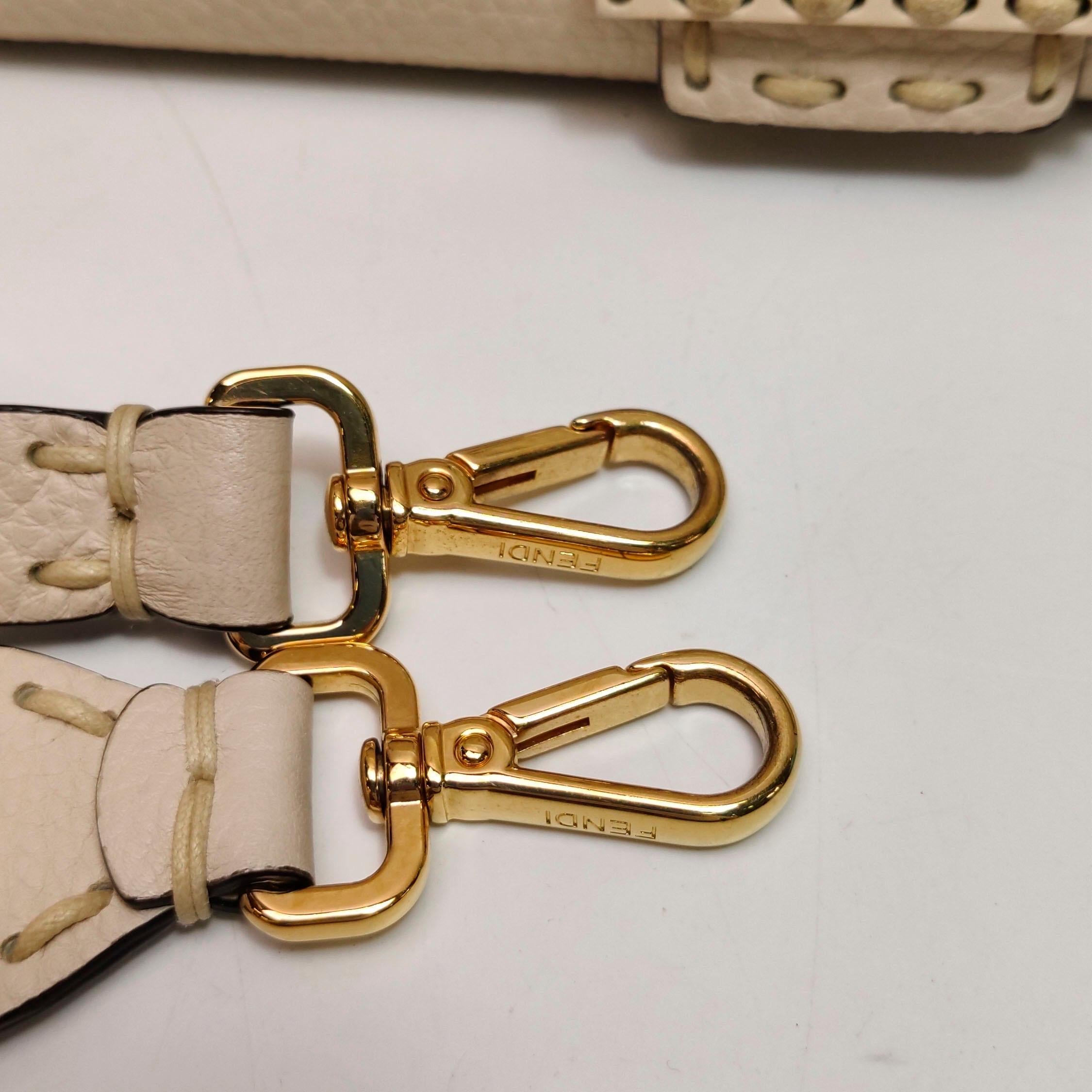 Fendi Baguette Selleria Medium Sac à bandoulière en cuir de veau blanc en vente 8
