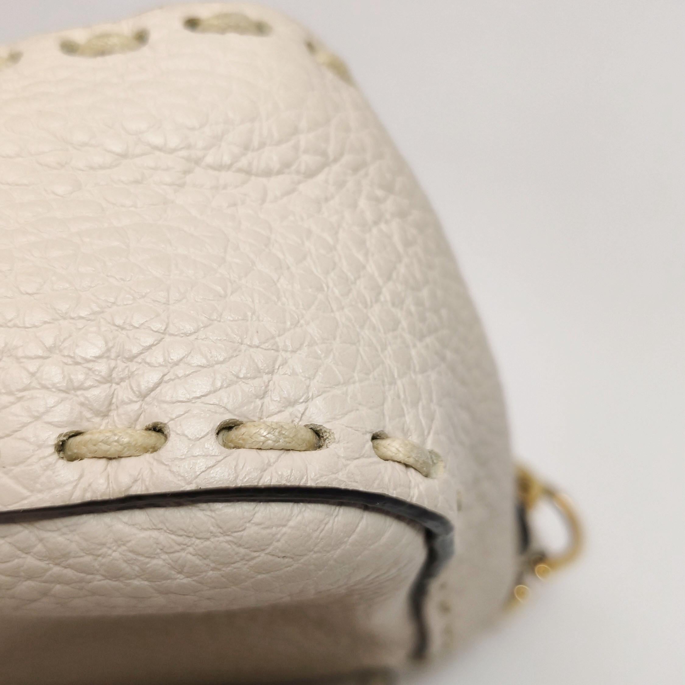 Fendi Baguette Selleria Medium Sac à bandoulière en cuir de veau blanc en vente 12