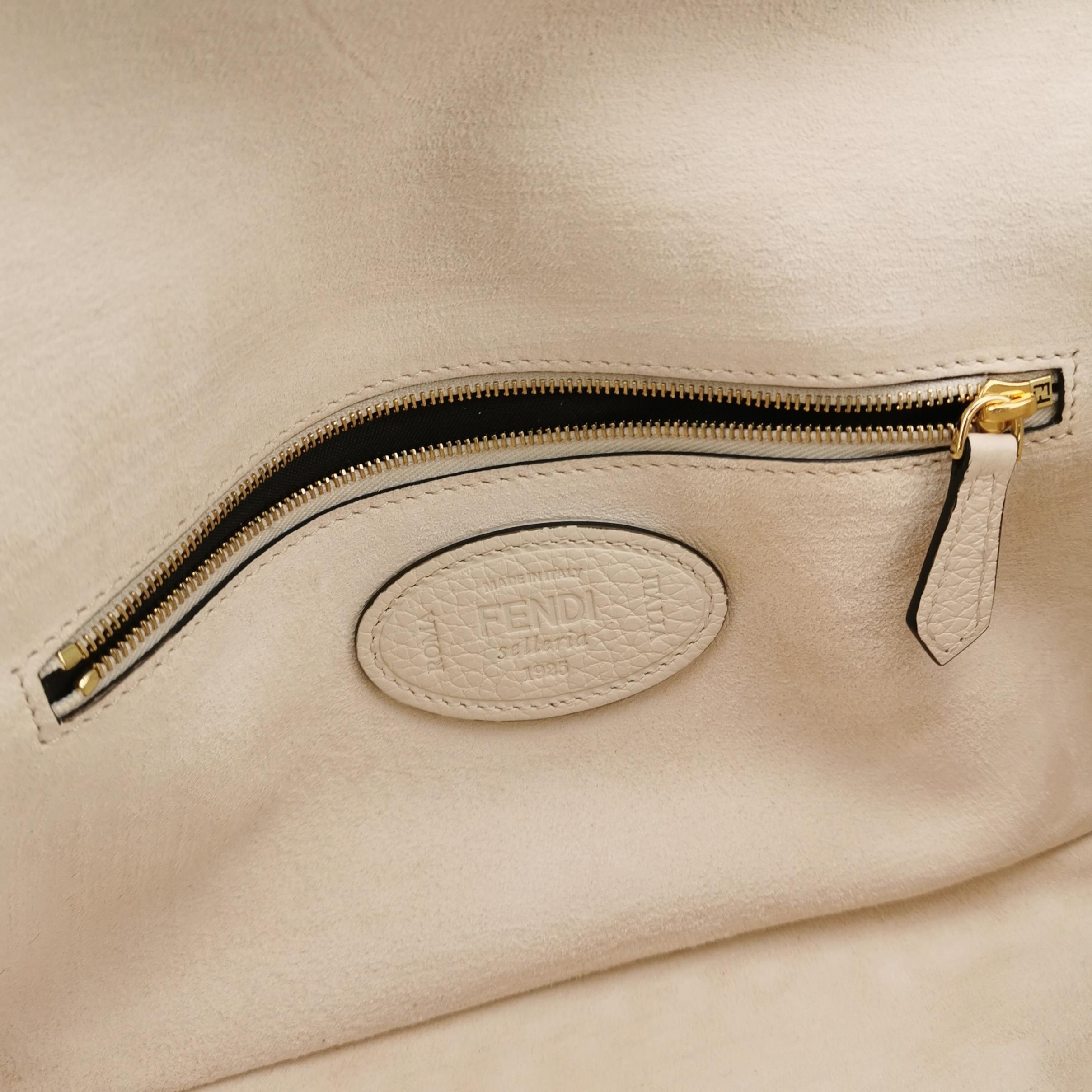 Fendi Baguette Selleria Medium Sac à bandoulière en cuir de veau blanc Bon état - En vente à AUBERVILLIERS, FR