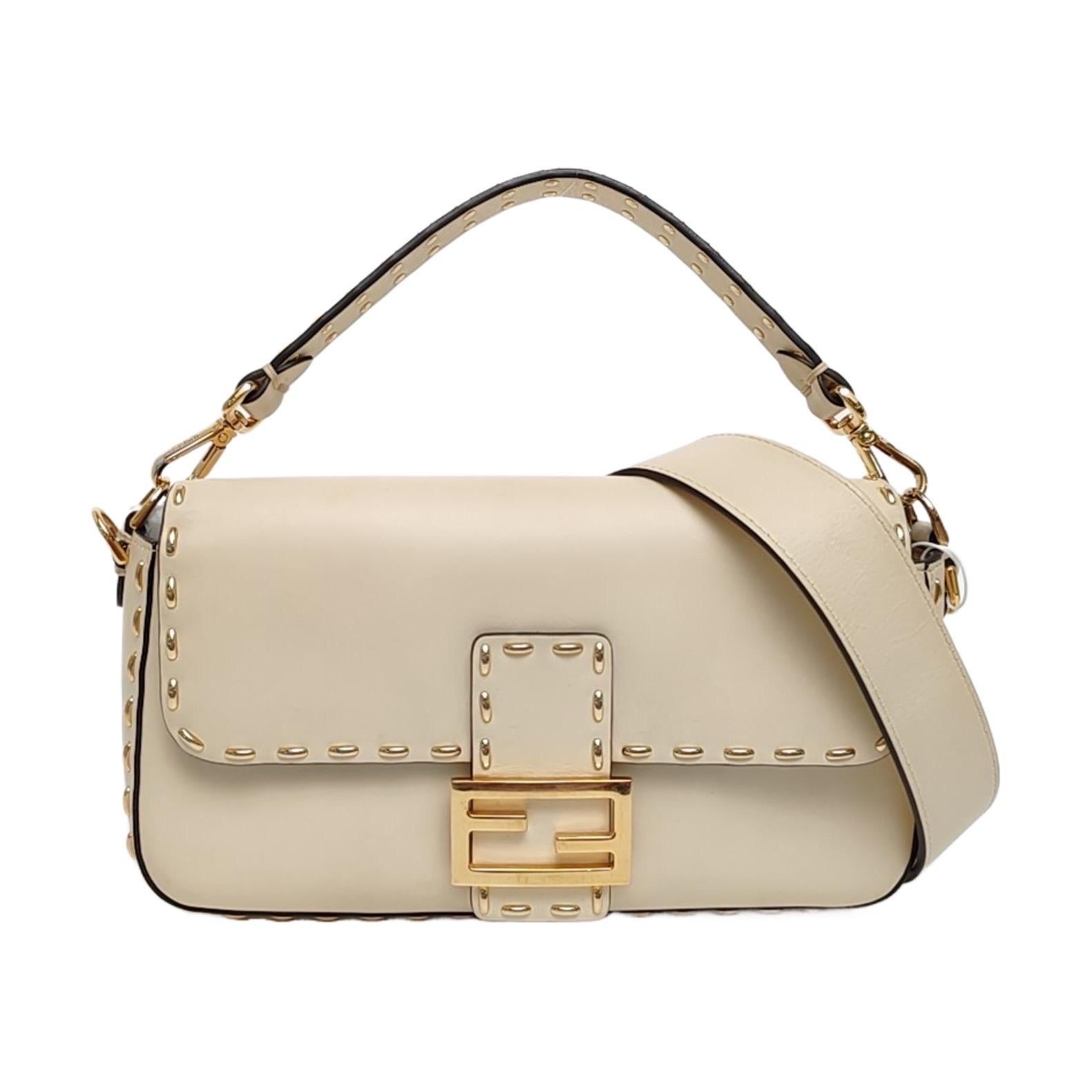 Fendi Baguette Selleria Medium Weißes Kalbsleder Gold Nieten Crossbody Tasche
