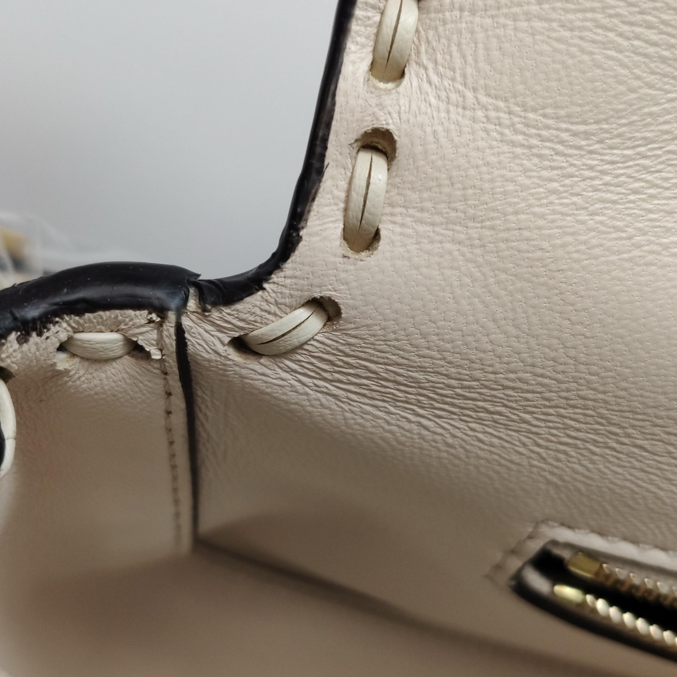 Fendi Baguette Selleria Medium Bianco Crema in pelle di vitello Borsa a tracolla Medium in vendita 10