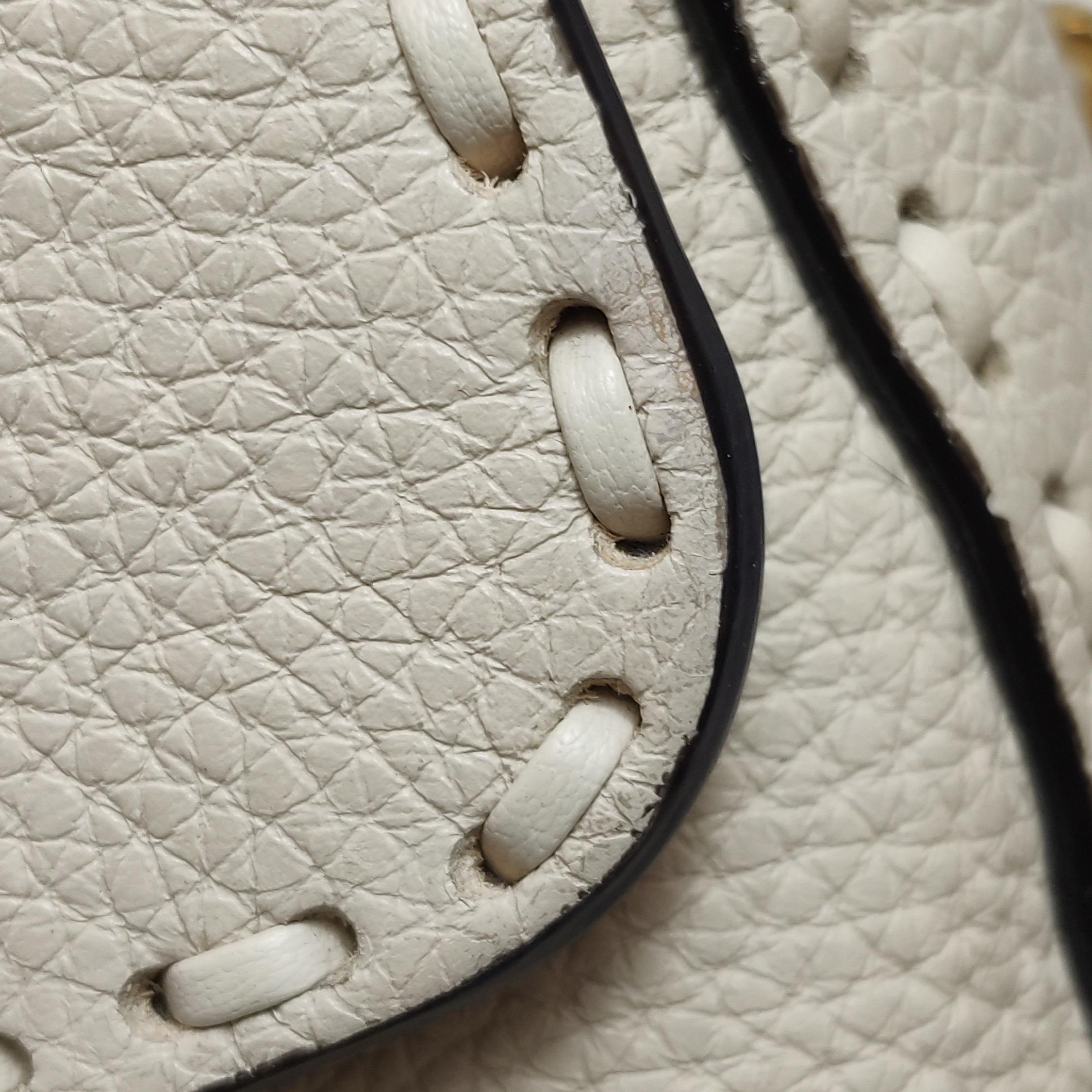 Fendi Baguette Selleria Medium Bianco Crema in pelle di vitello Borsa a tracolla Medium in vendita 11