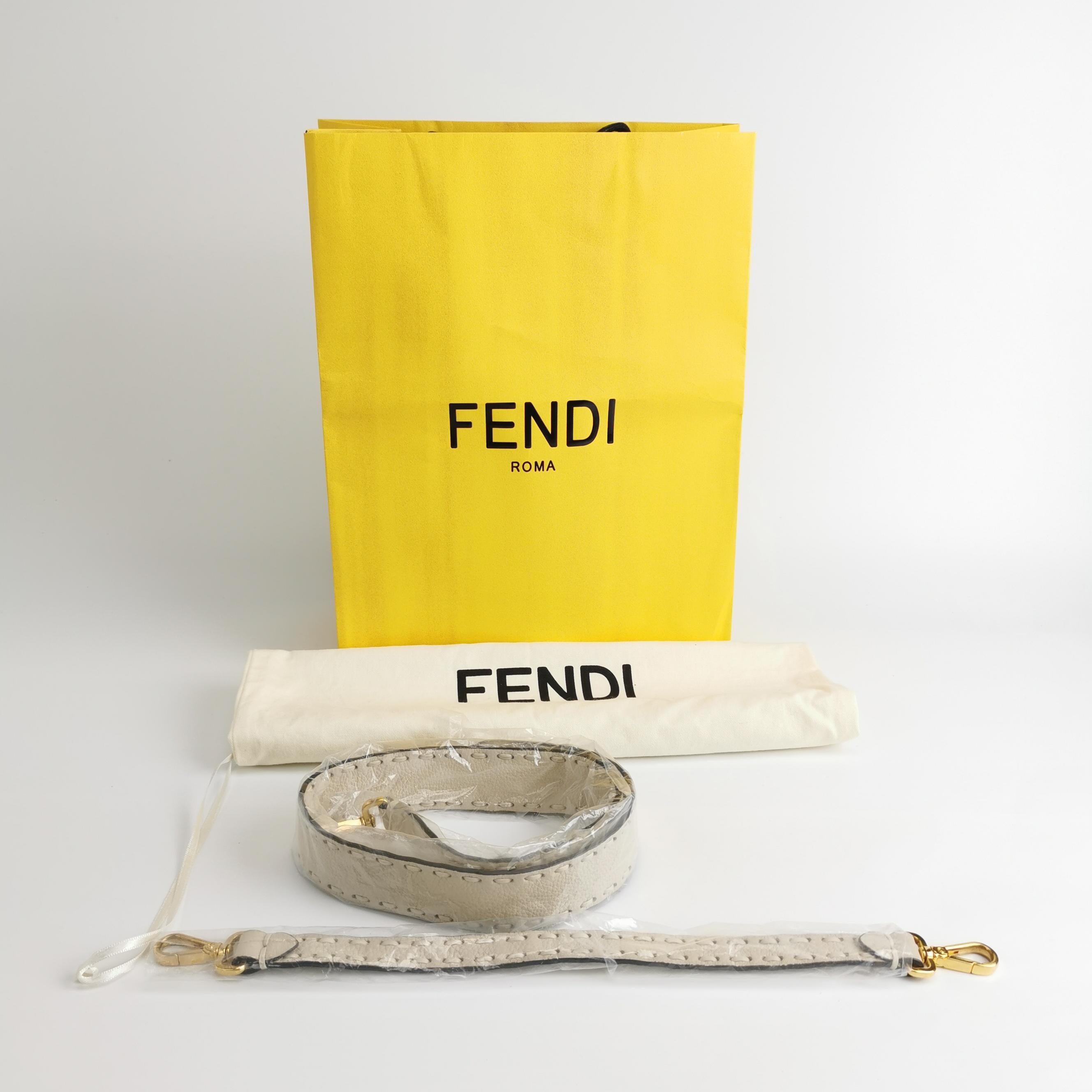 Fendi Baguette Selleria Medium Bianco Crema in pelle di vitello Borsa a tracolla Medium in vendita 3