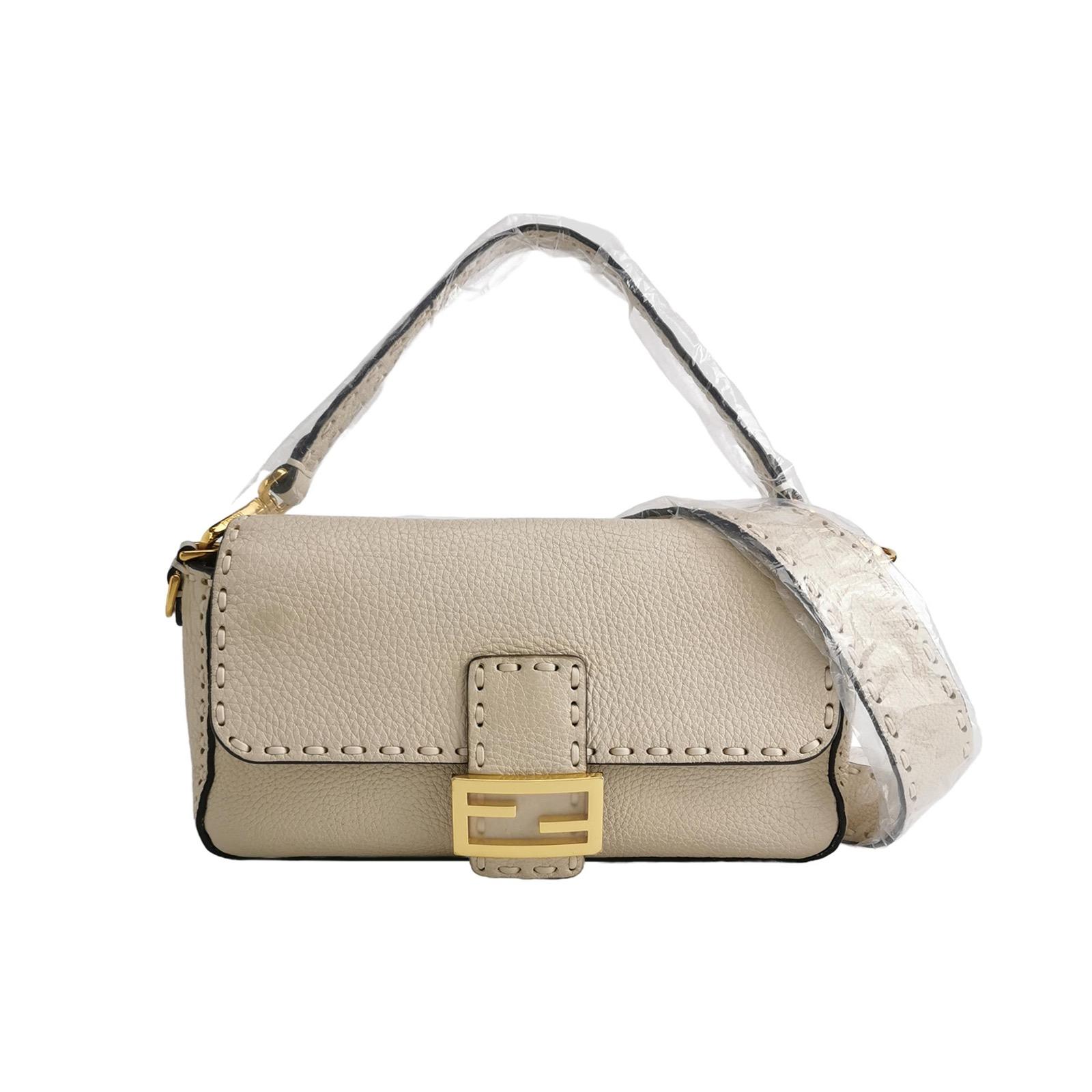 Fendi Baguette Selleria Medium Bianco Crema in pelle di vitello Borsa a tracolla Medium