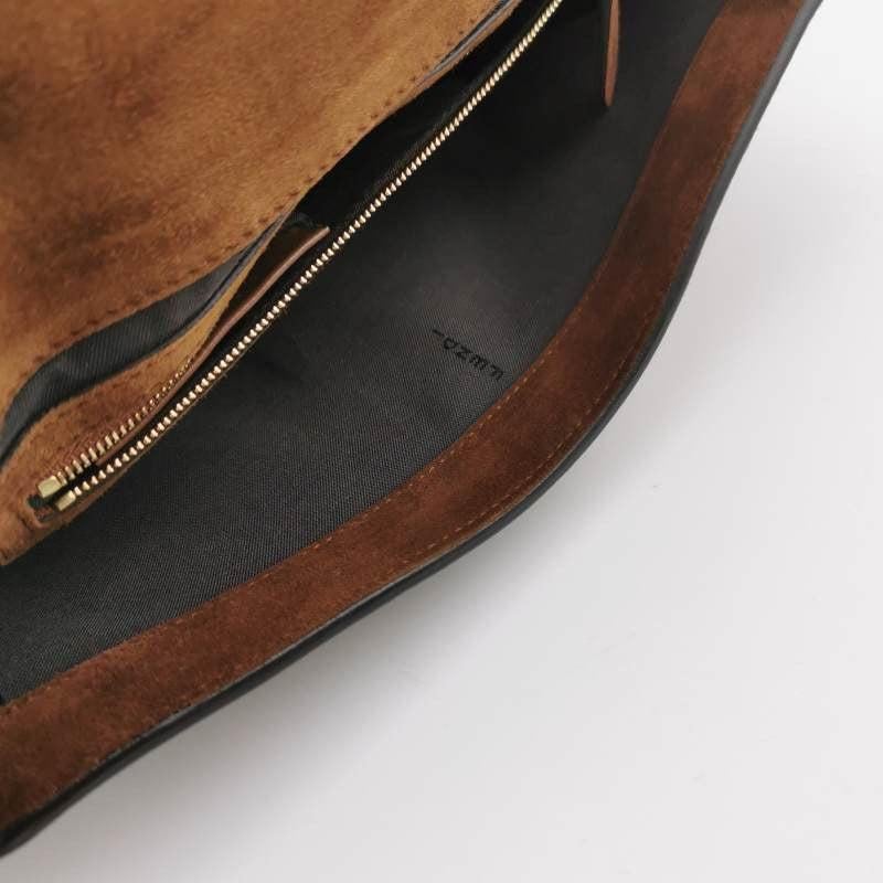 Fendi Baguette Selleria Bolso Crossbody de Piel de Ante Marrón Caramelo Mediano 6
