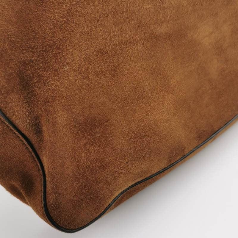 Fendi Baguette Selleria Bolso Crossbody de Piel de Ante Marrón Caramelo Mediano 7