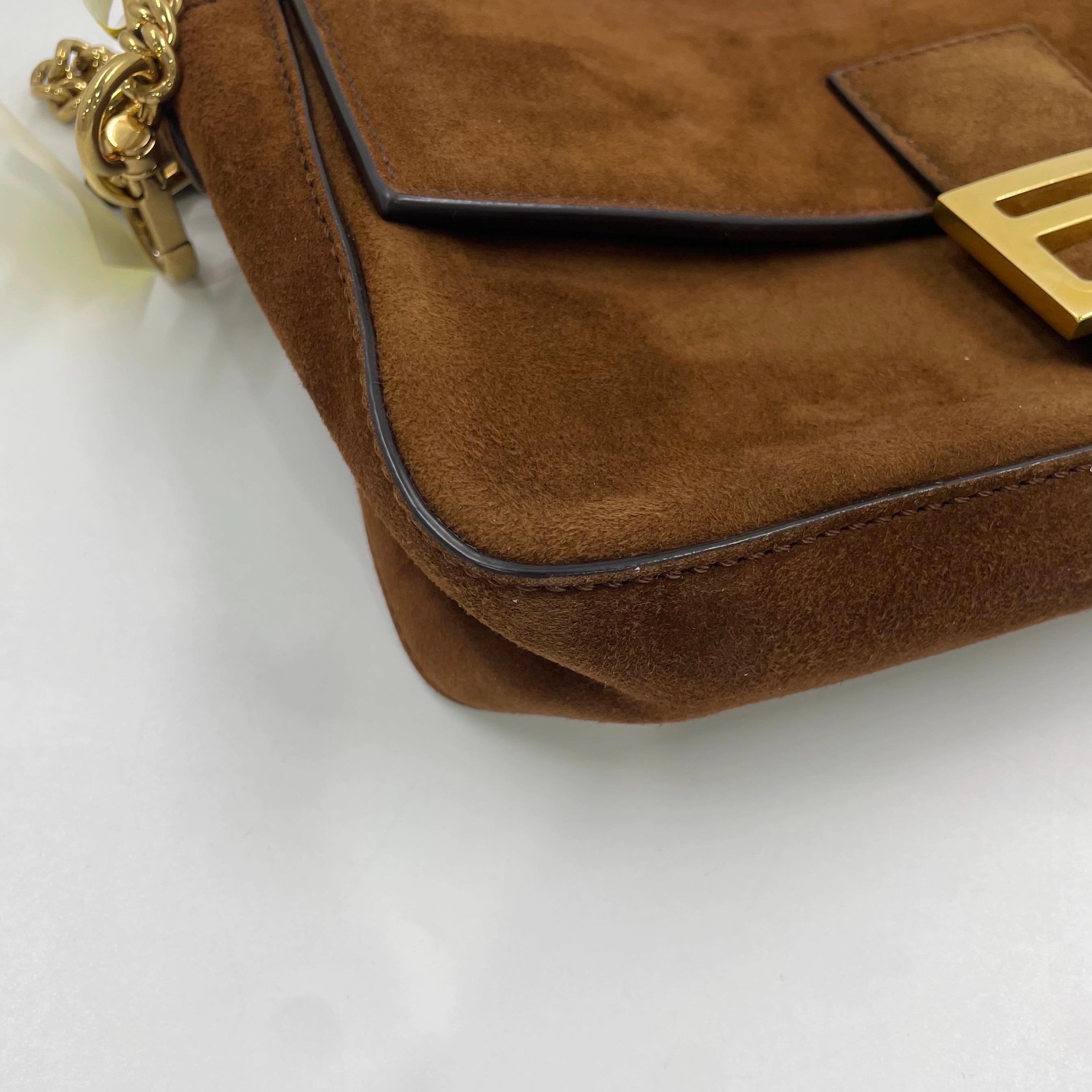 Fendi Baguette Selleria Suede Leather Crossbody Bag Medium Caramel Tan en vente 6