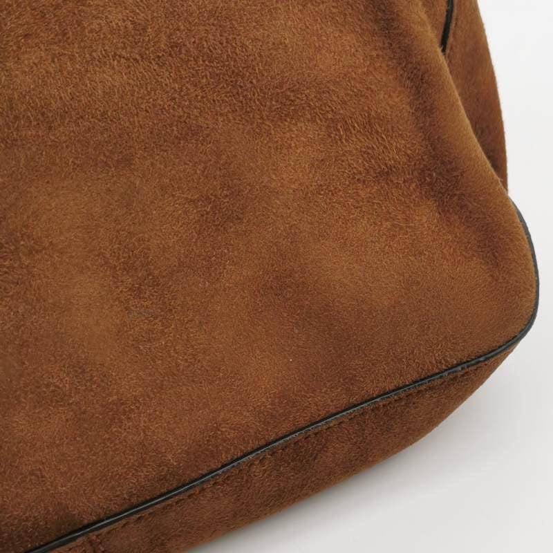 Fendi Baguette Selleria Bolso Crossbody de Piel de Ante Marrón Caramelo Mediano 8