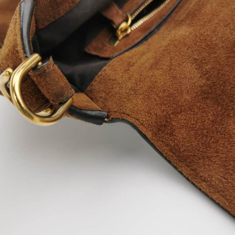 Fendi Baguette Selleria Bolso Crossbody de Piel de Ante Marrón Caramelo Mediano 9