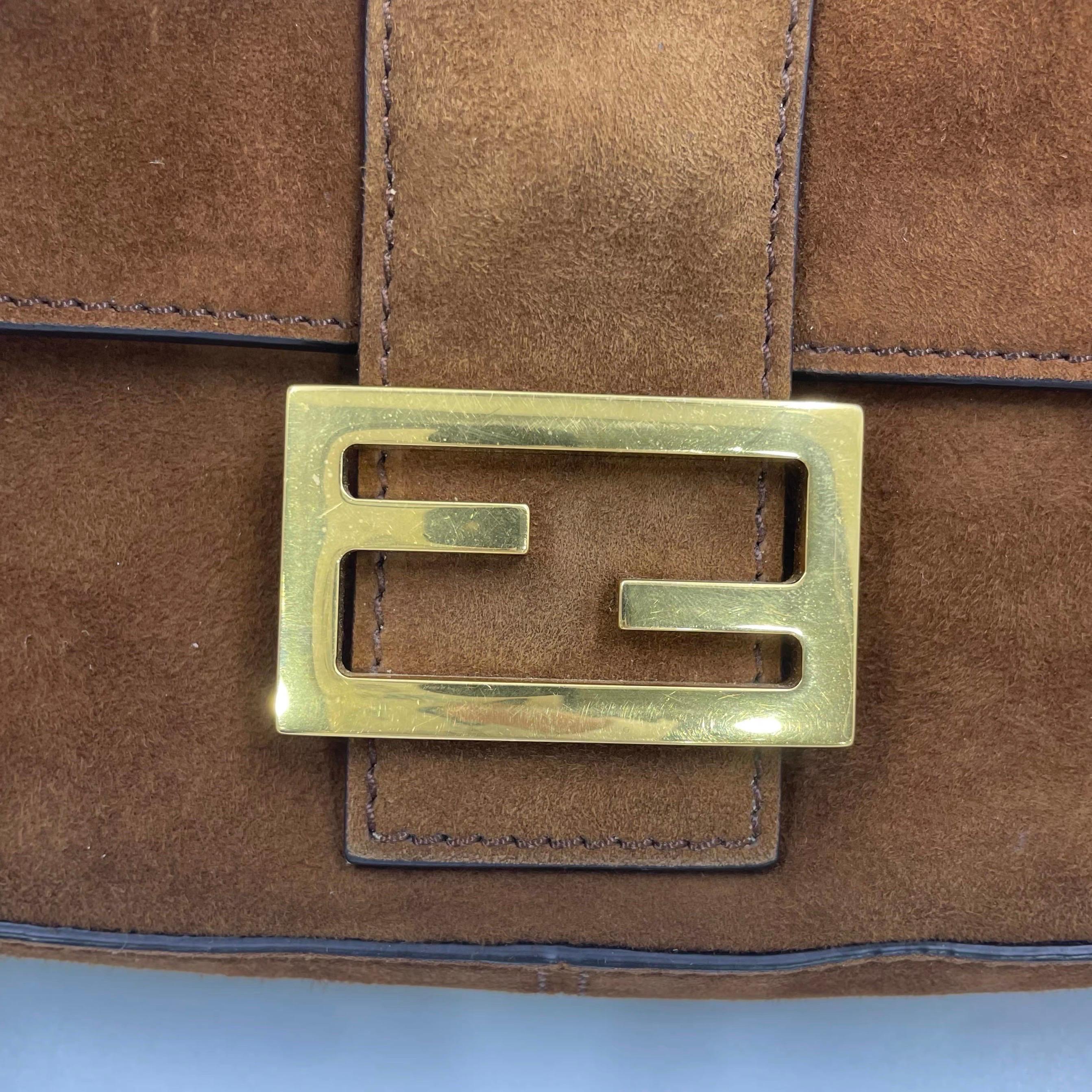 Fendi Baguette Selleria Suede Leather Crossbody Bag Medium Caramel Tan en vente 8