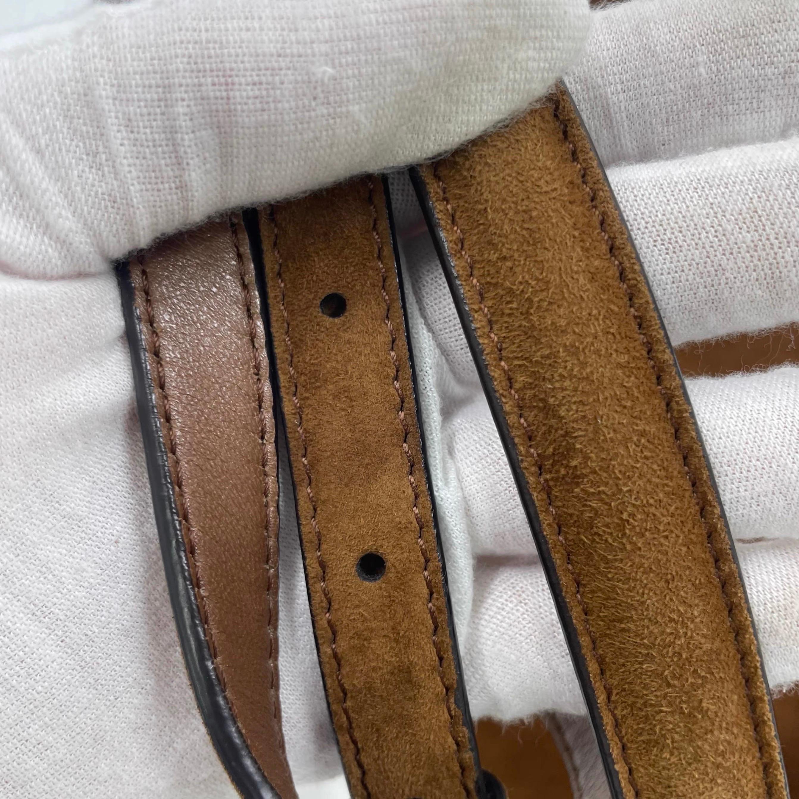 Fendi Baguette Selleria Suede Leather Crossbody Bag Medium Caramel Tan en vente 11