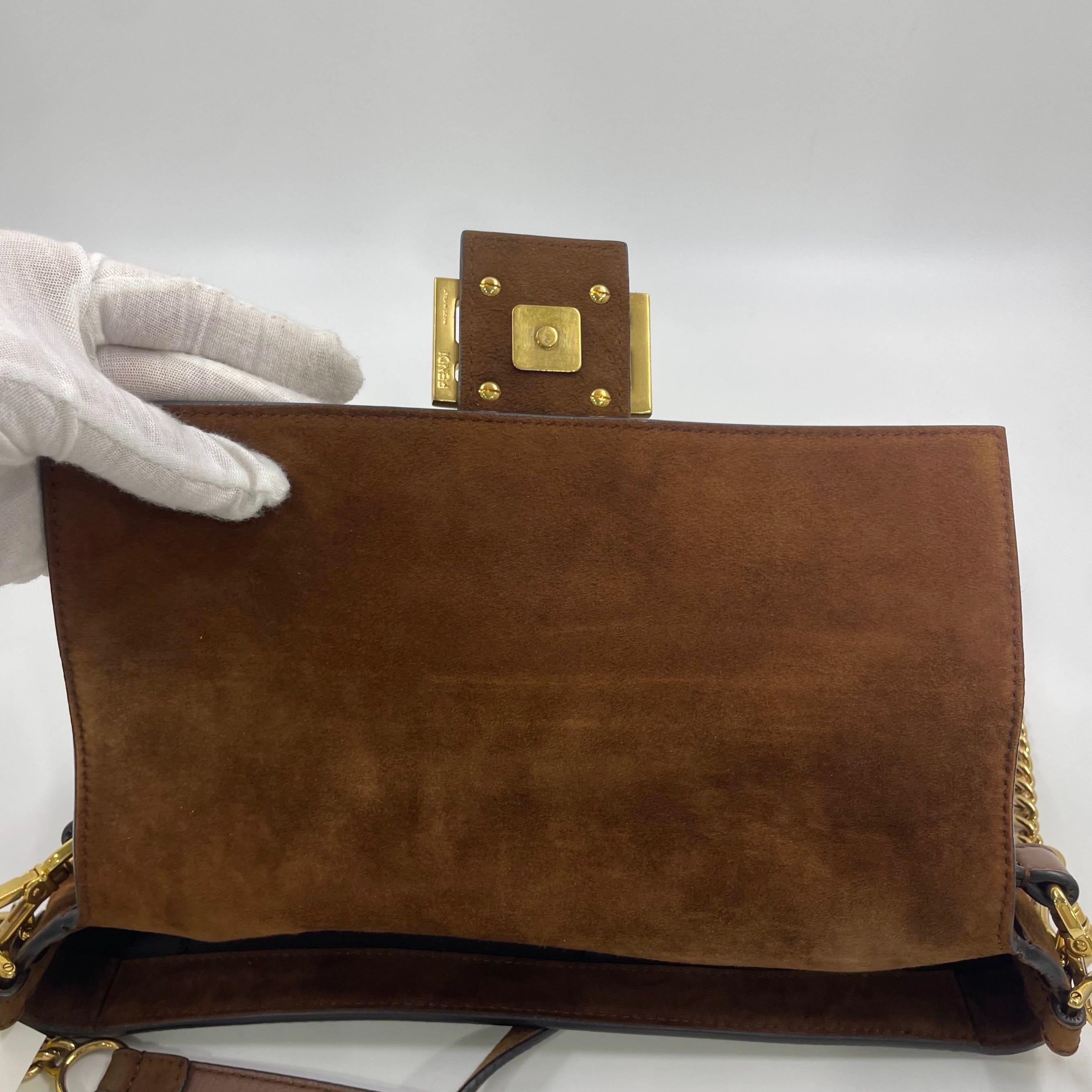 Fendi Baguette Selleria Suede Leather Crossbody Bag Medium Caramel Tan en vente 12