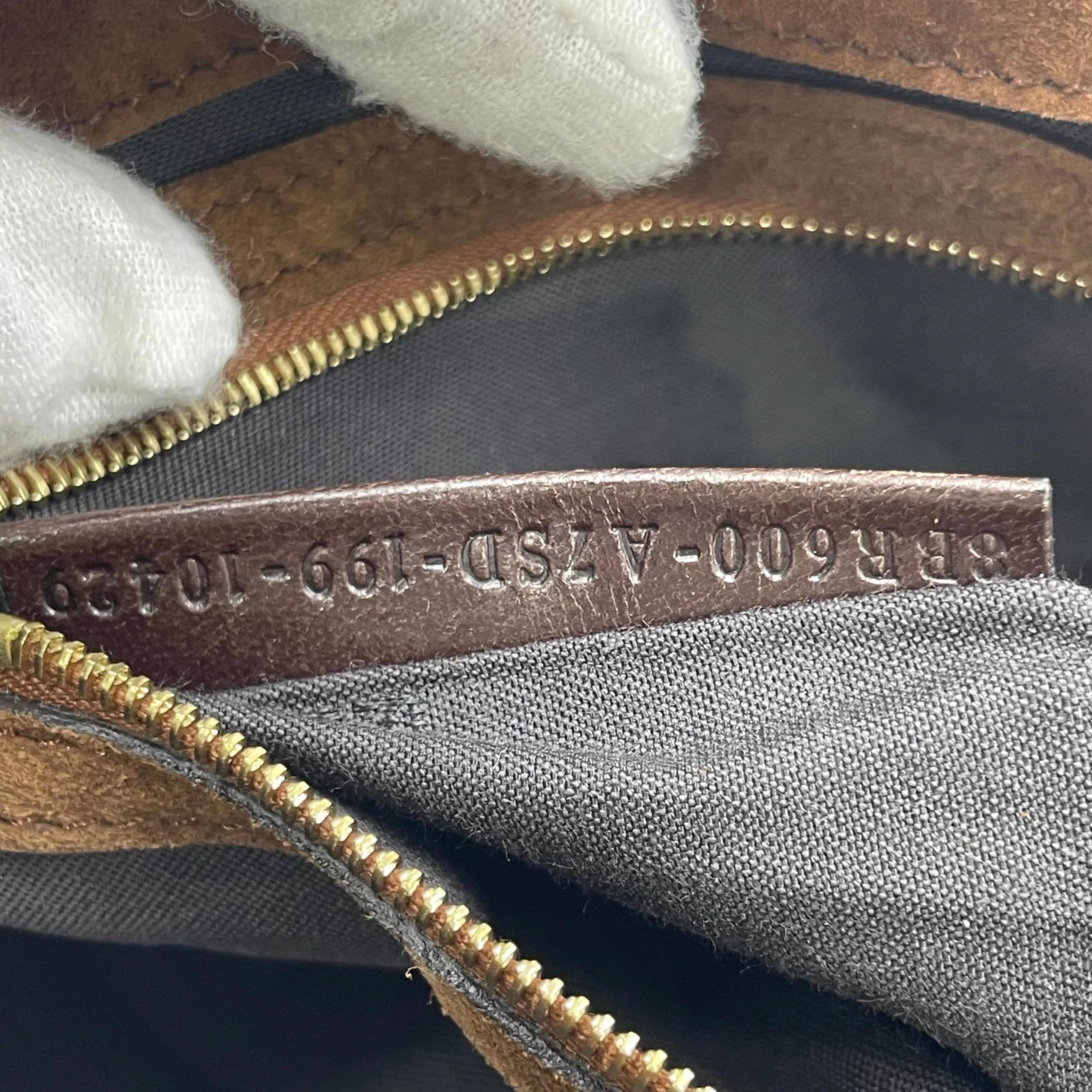 Fendi Baguette Selleria Suede Leather Crossbody Bag Medium Caramel Tan en vente 13