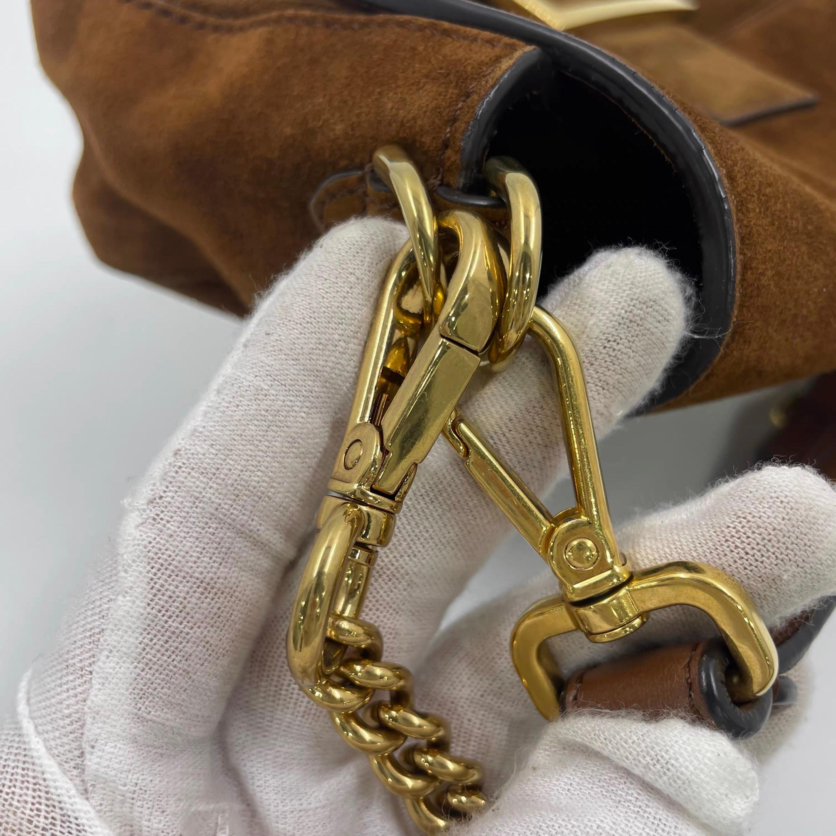 Fendi Baguette Selleria Suede Leather Crossbody Bag Medium Caramel Tan en vente 14